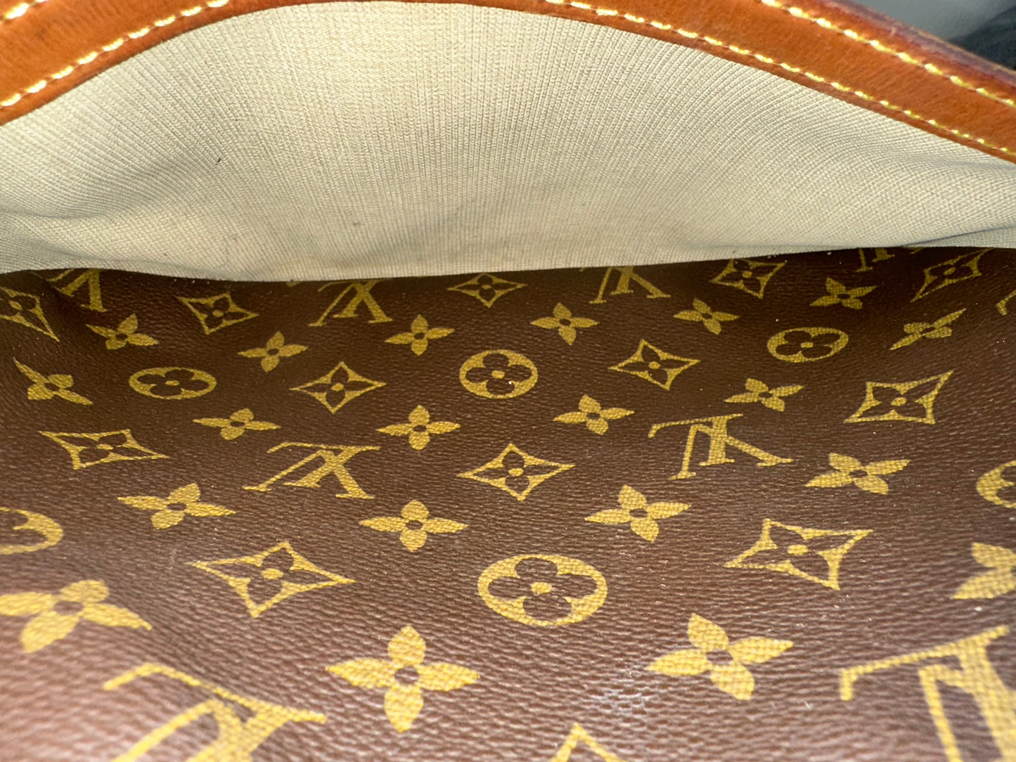 Louis Vuitton Reporter PM
