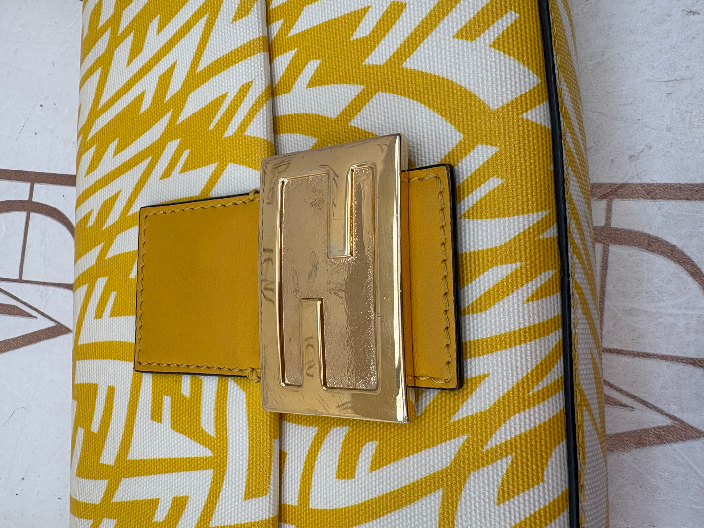 383618 - Fendi Baguette