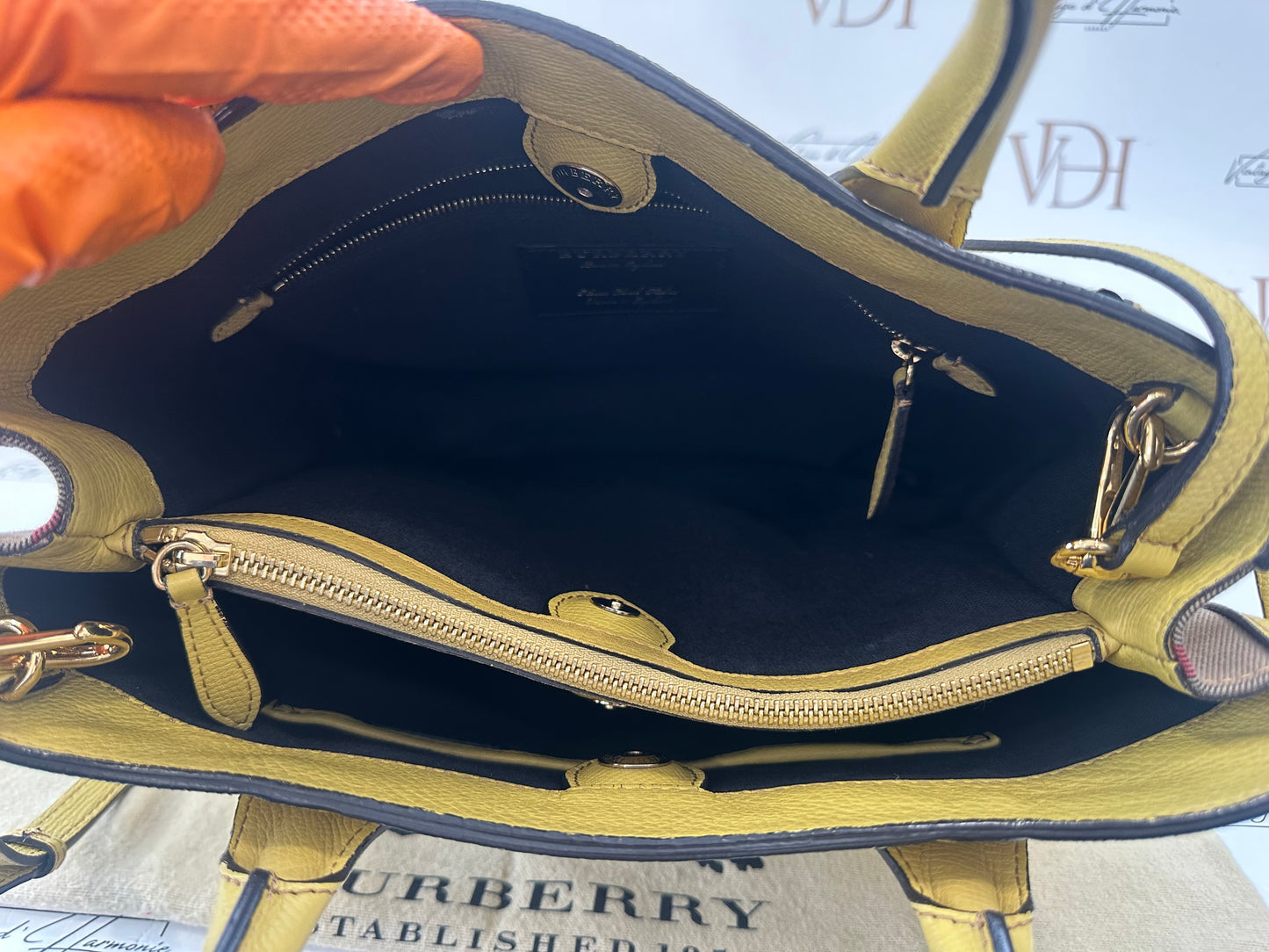 382633 - Burberry The Banner