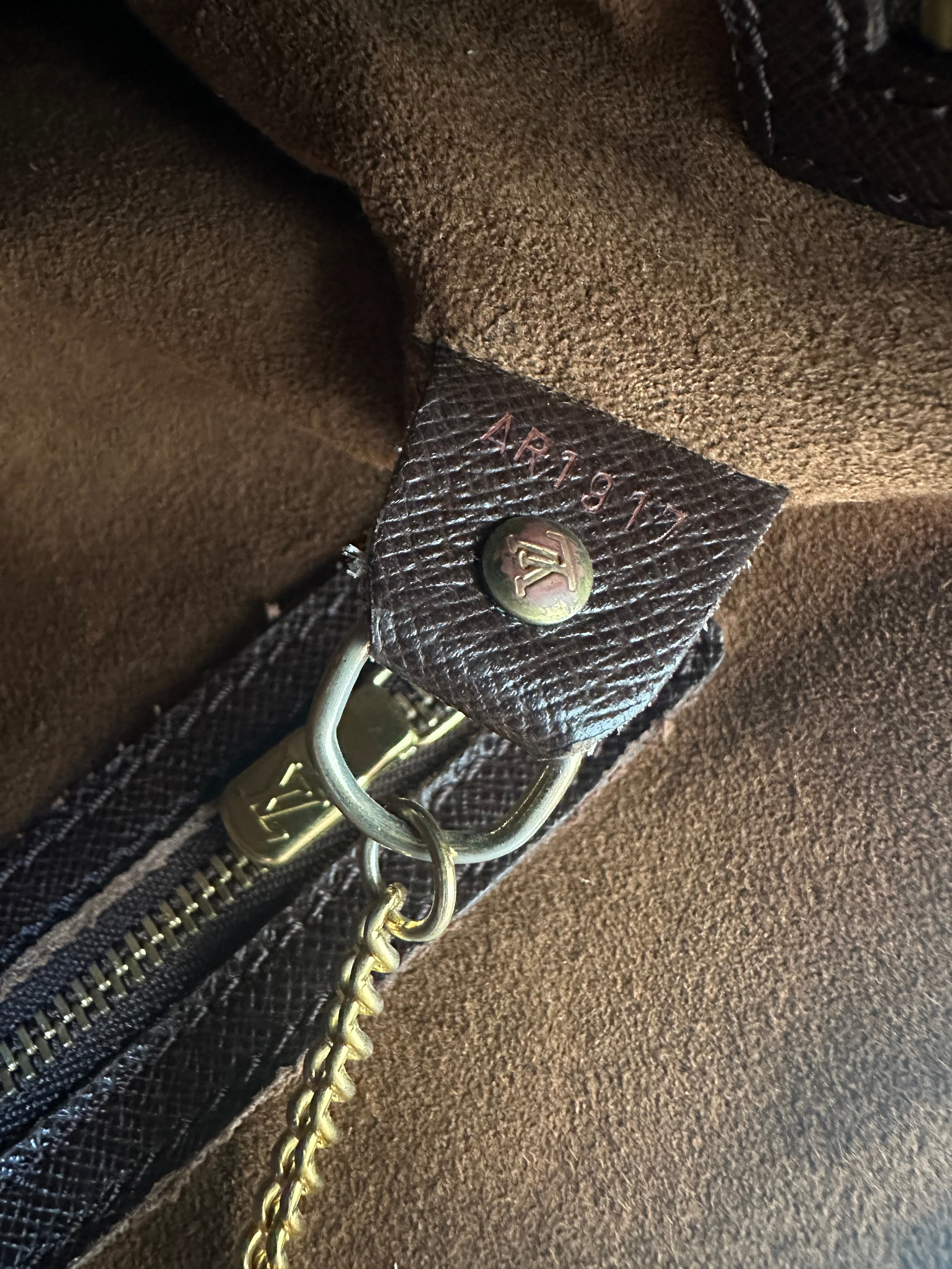 Louis Vuitton Marais