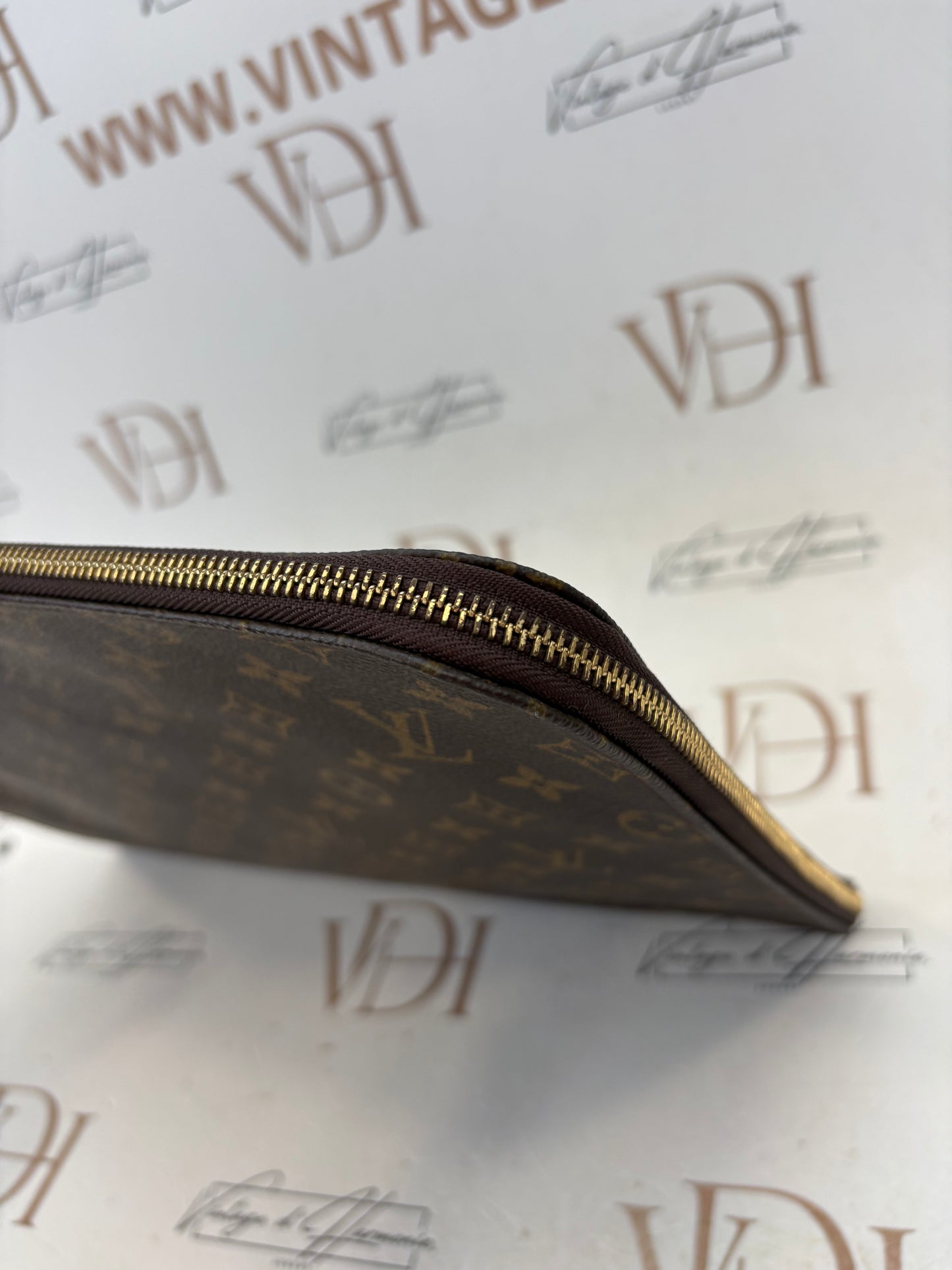 017062 - Louis Vuitton Pochette Documents