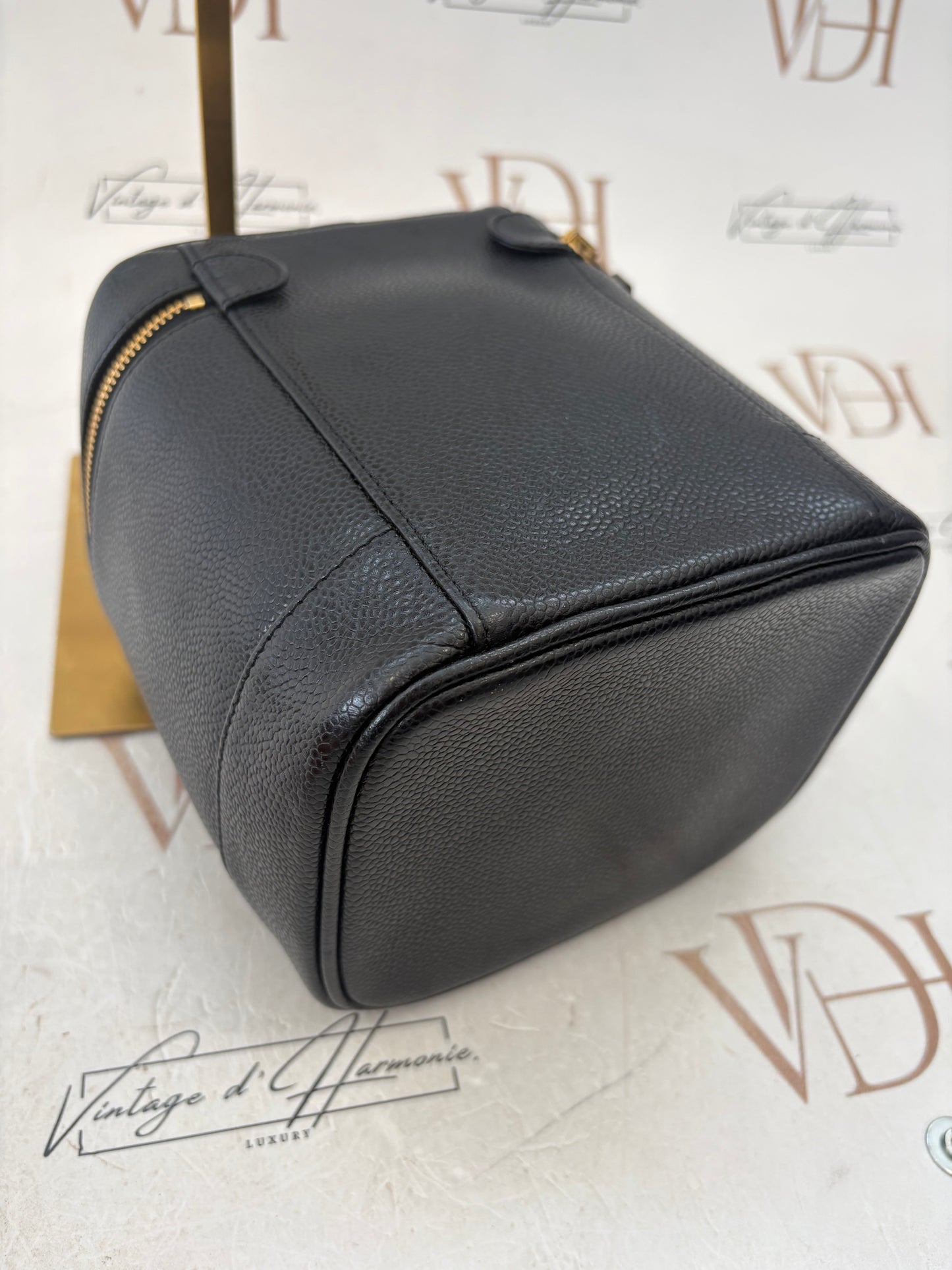 018034 - Chanel Black Calfskin Vanity