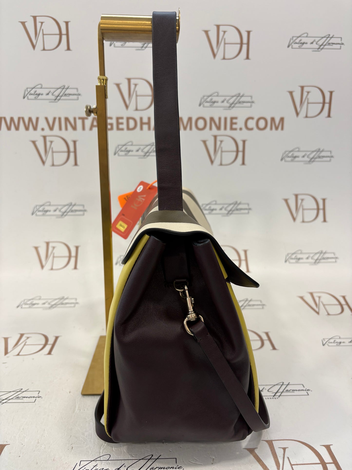 384237 - Valentino Mime
