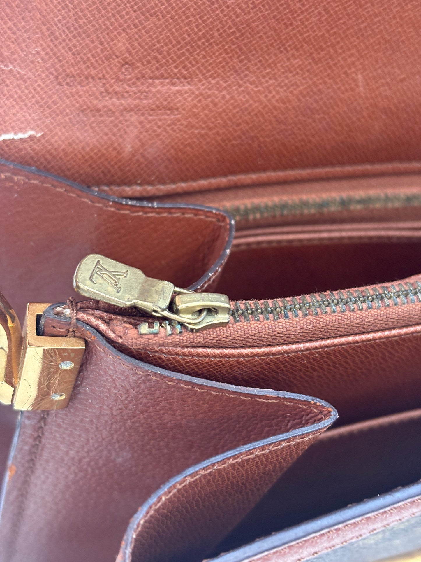018845 - Louis Vuitton Sac Dauphine
