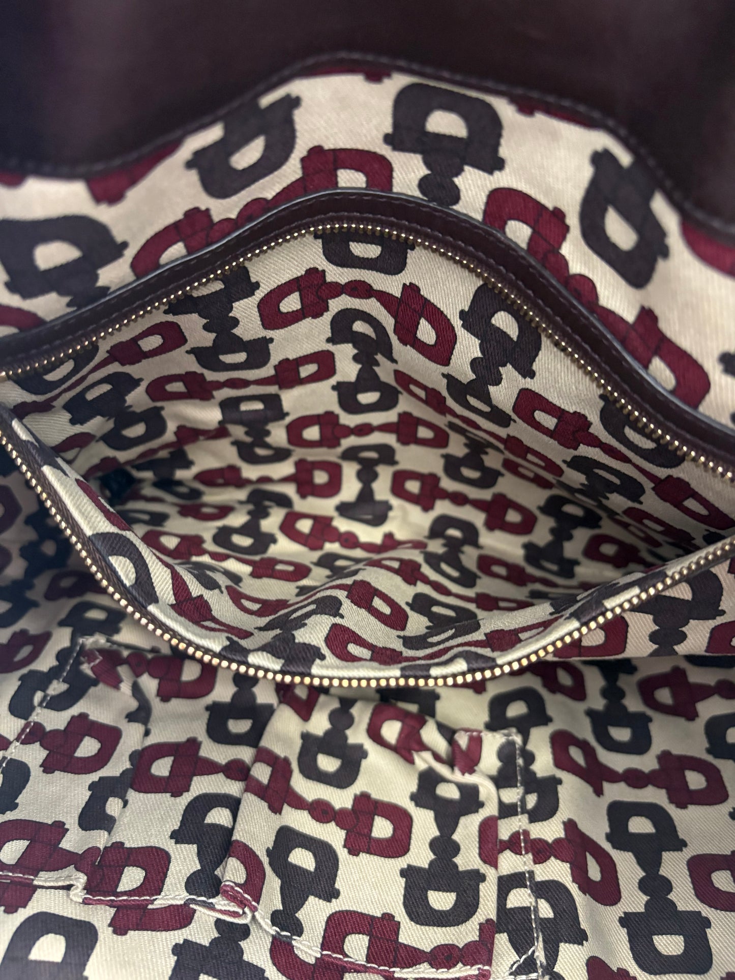 383911 - Gucci Hysteria