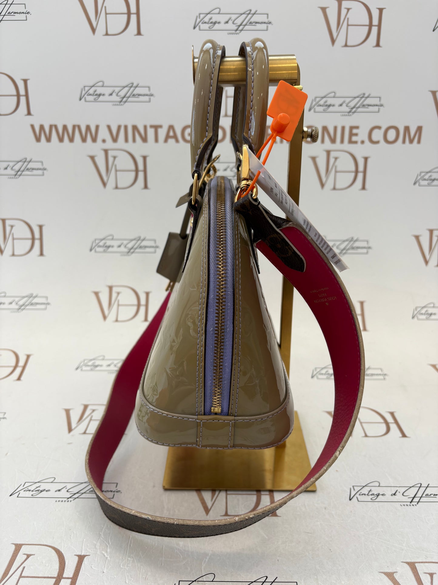 017711 - Louis Vuitton Alma BB Limited Vernis
