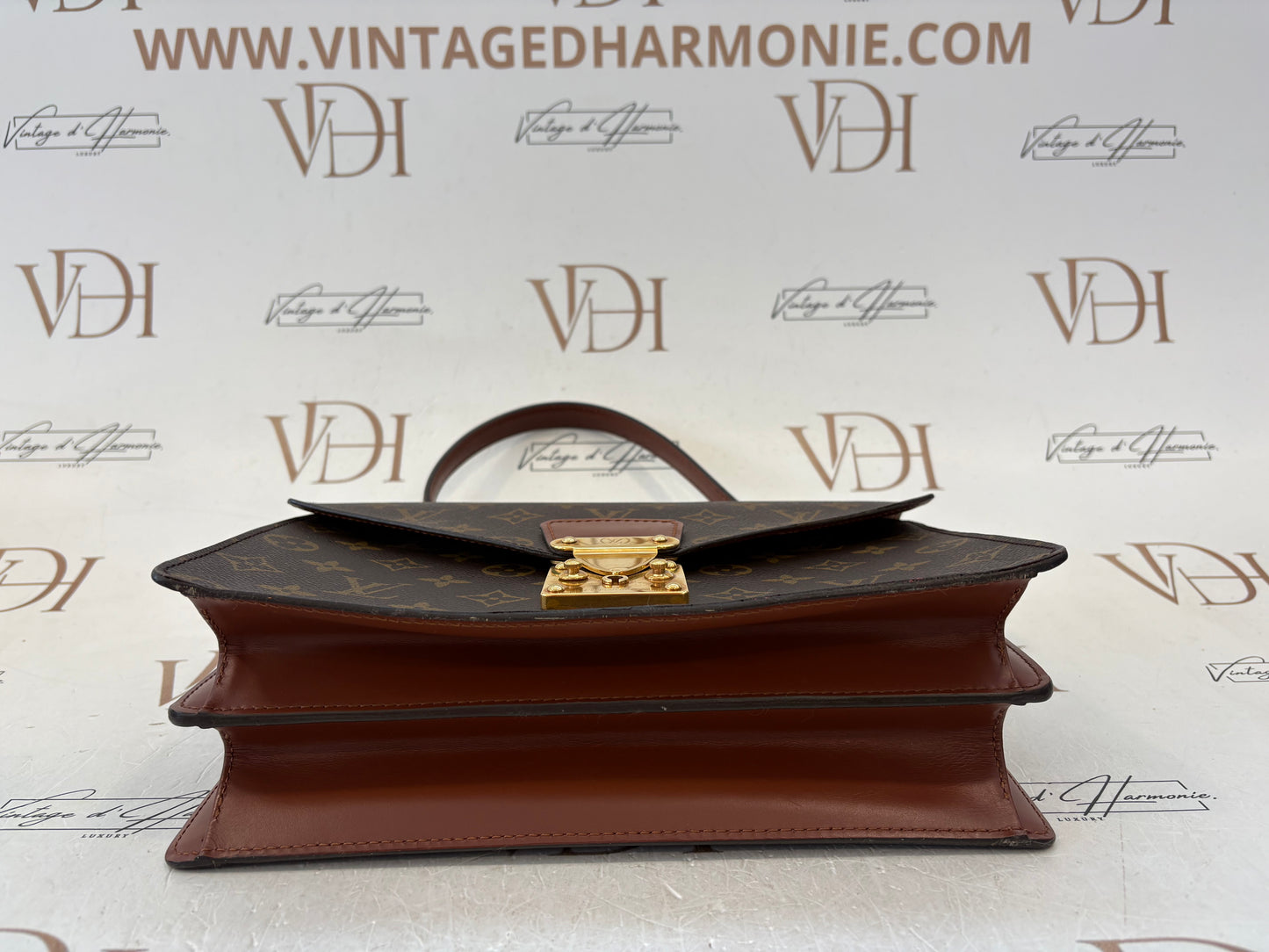 018220 - Louis Vuitton Concorde