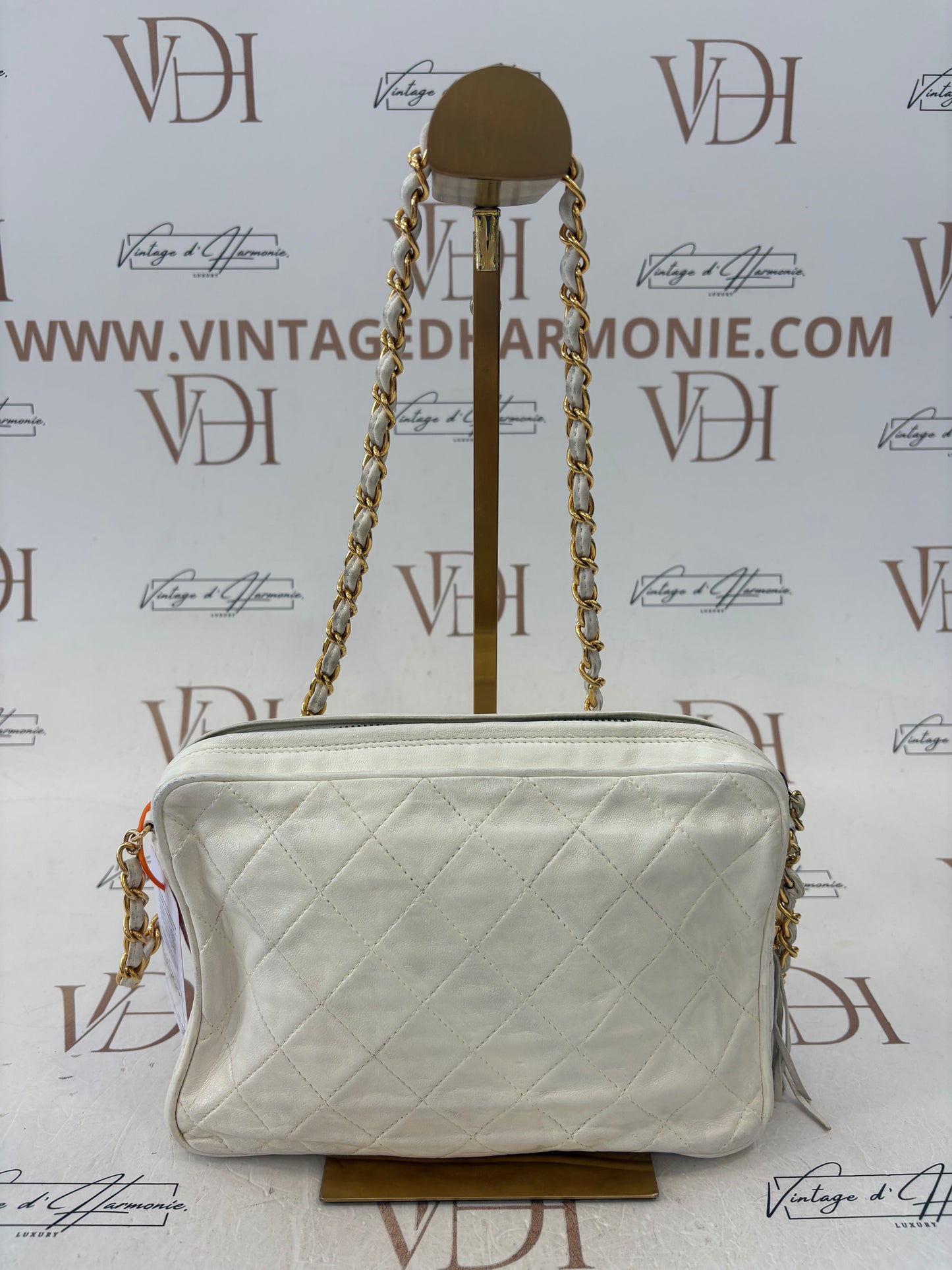 018527 - Chanel White Camera