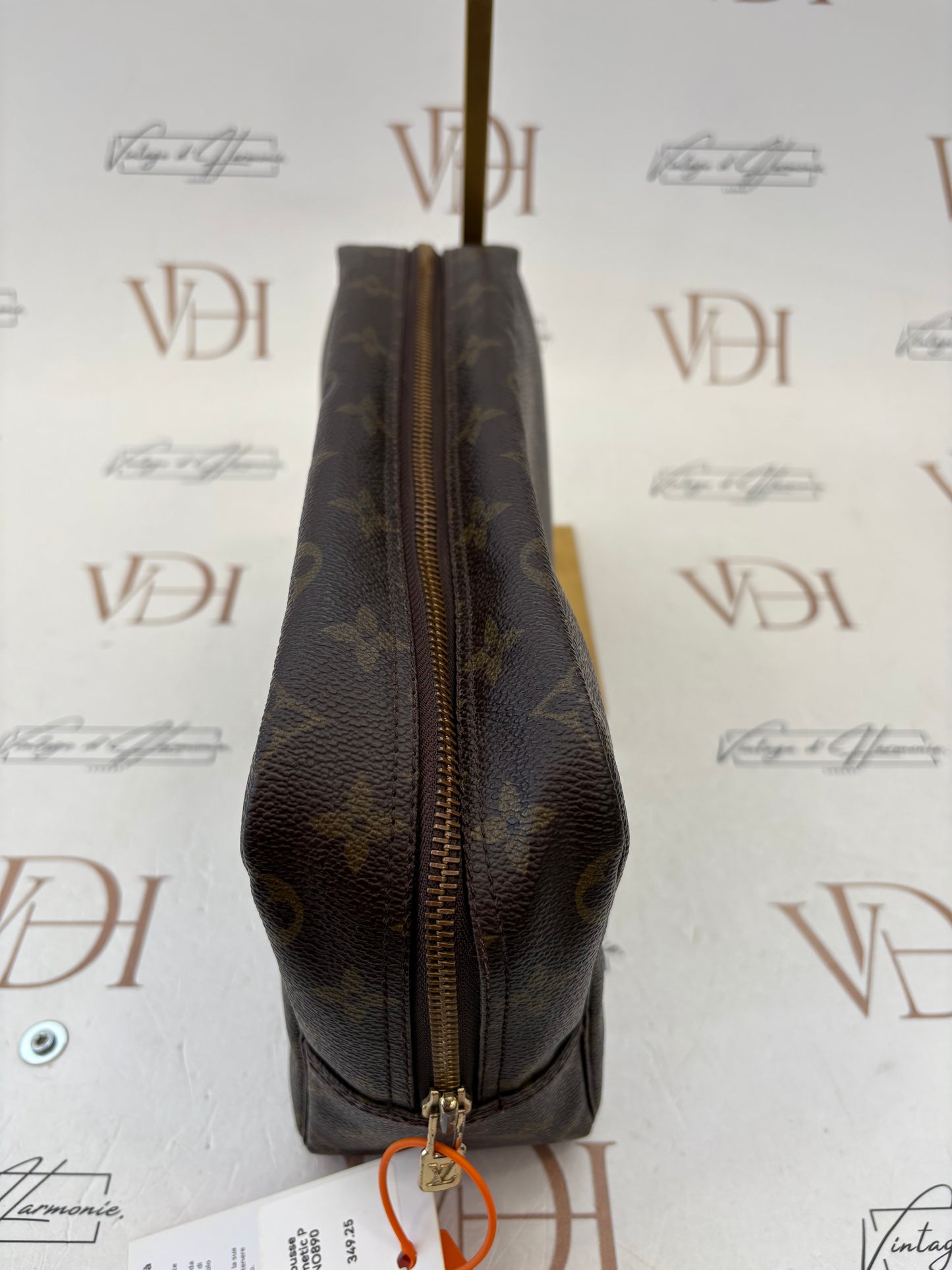017645 - Louis Vuitton Trousse Toilette 28