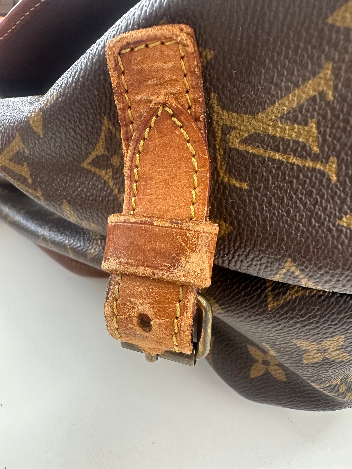 Louis Vuitton Saumur35