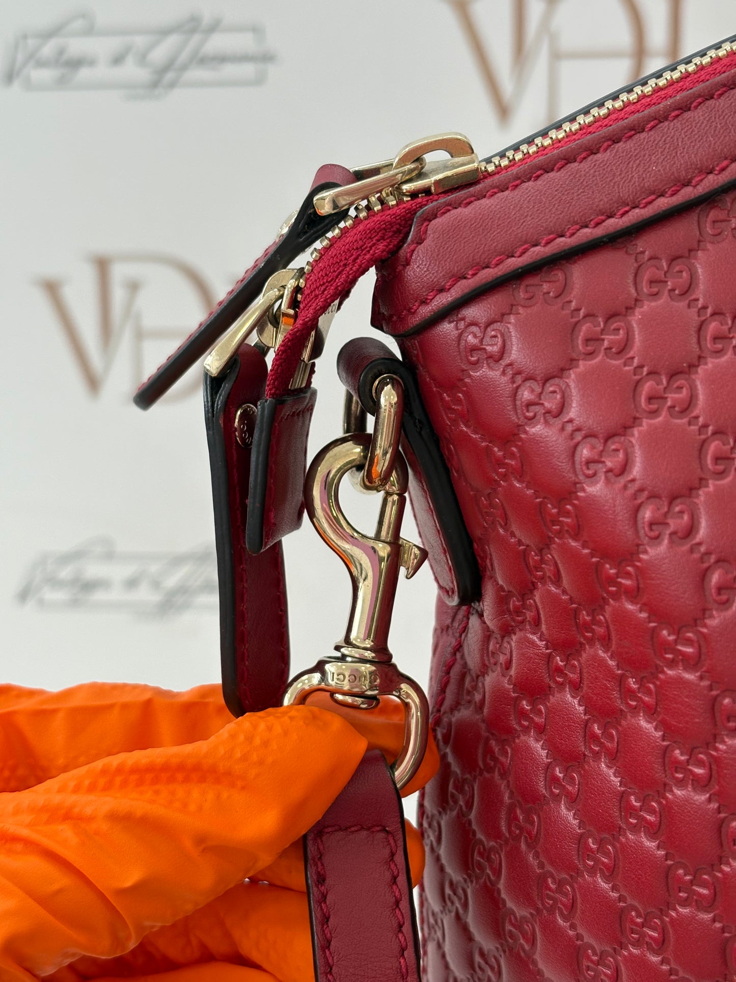 384269 - Gucci
