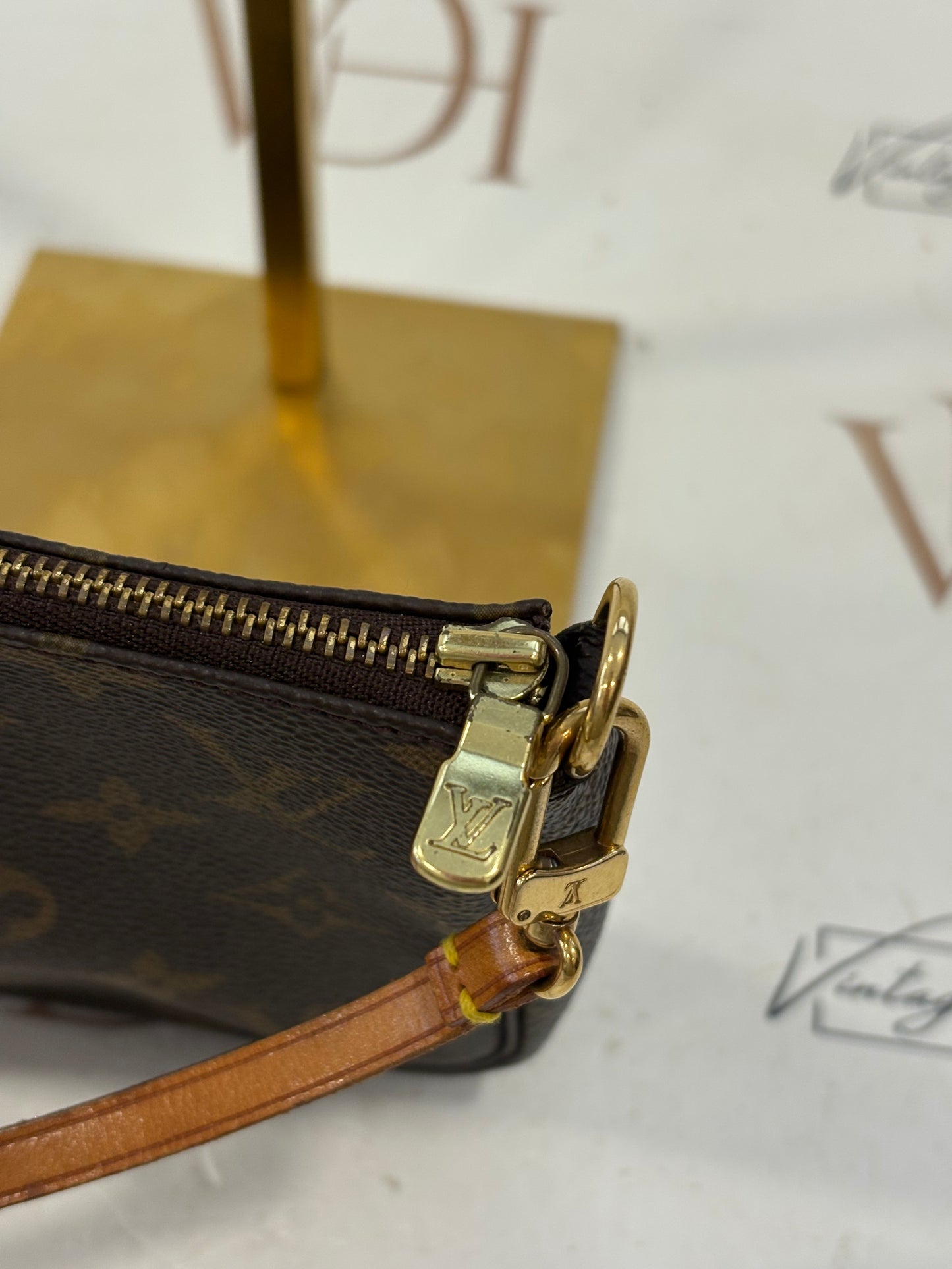 018265 - Louis Vuitton Pochette Accessoires