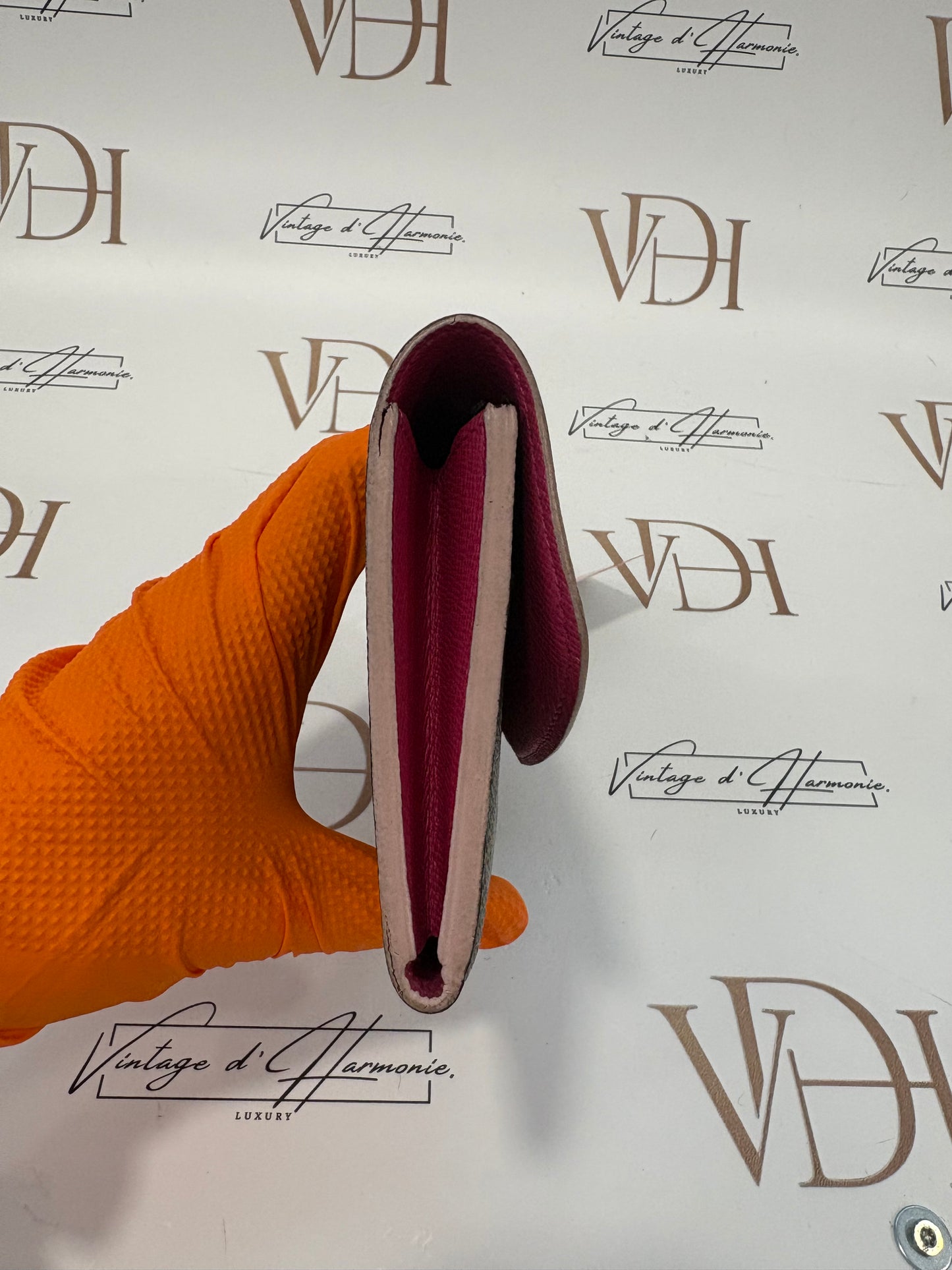 384000 - Louis Vuitton Emilie wallet
