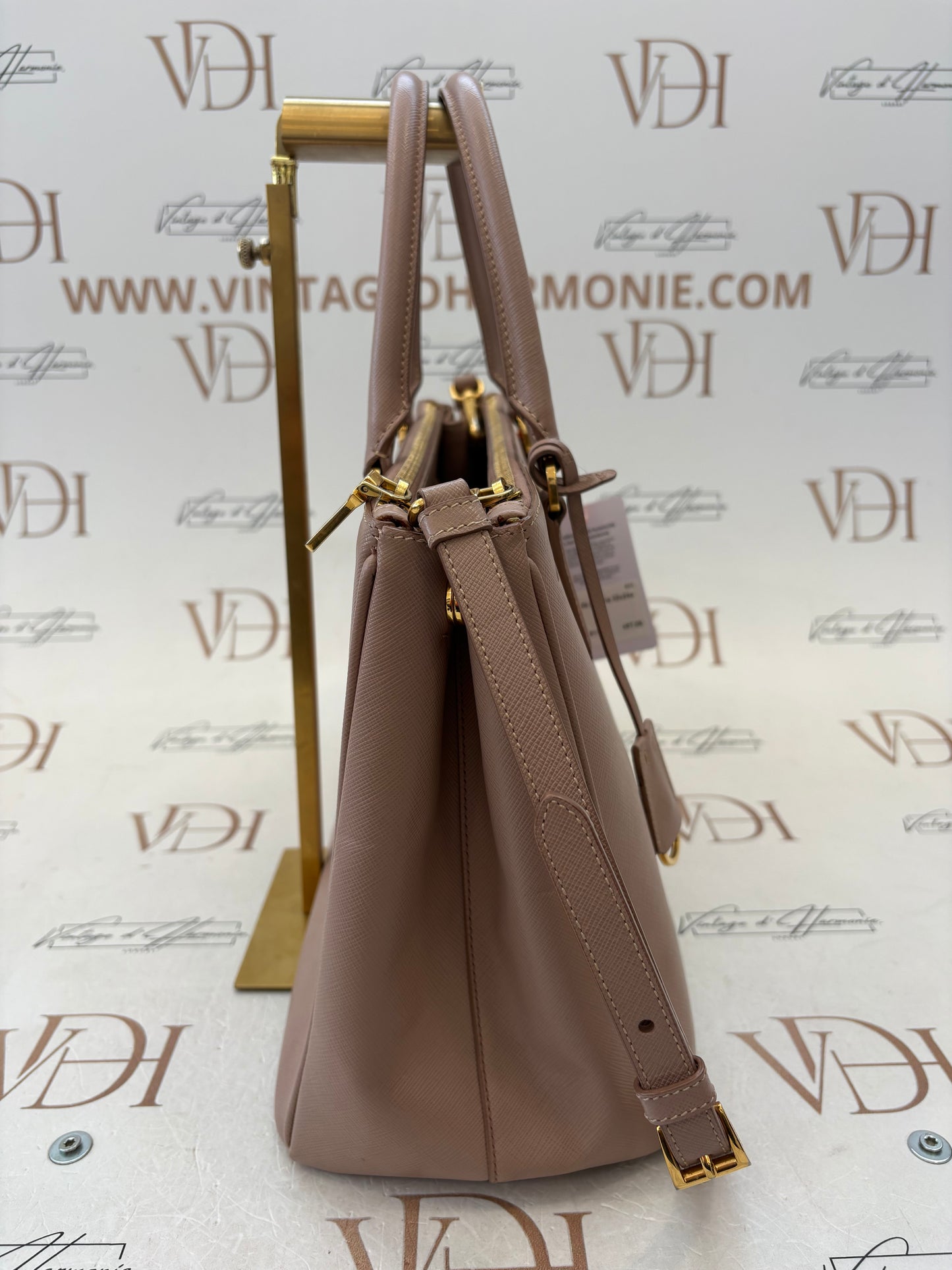 383919 - Prada Galleria