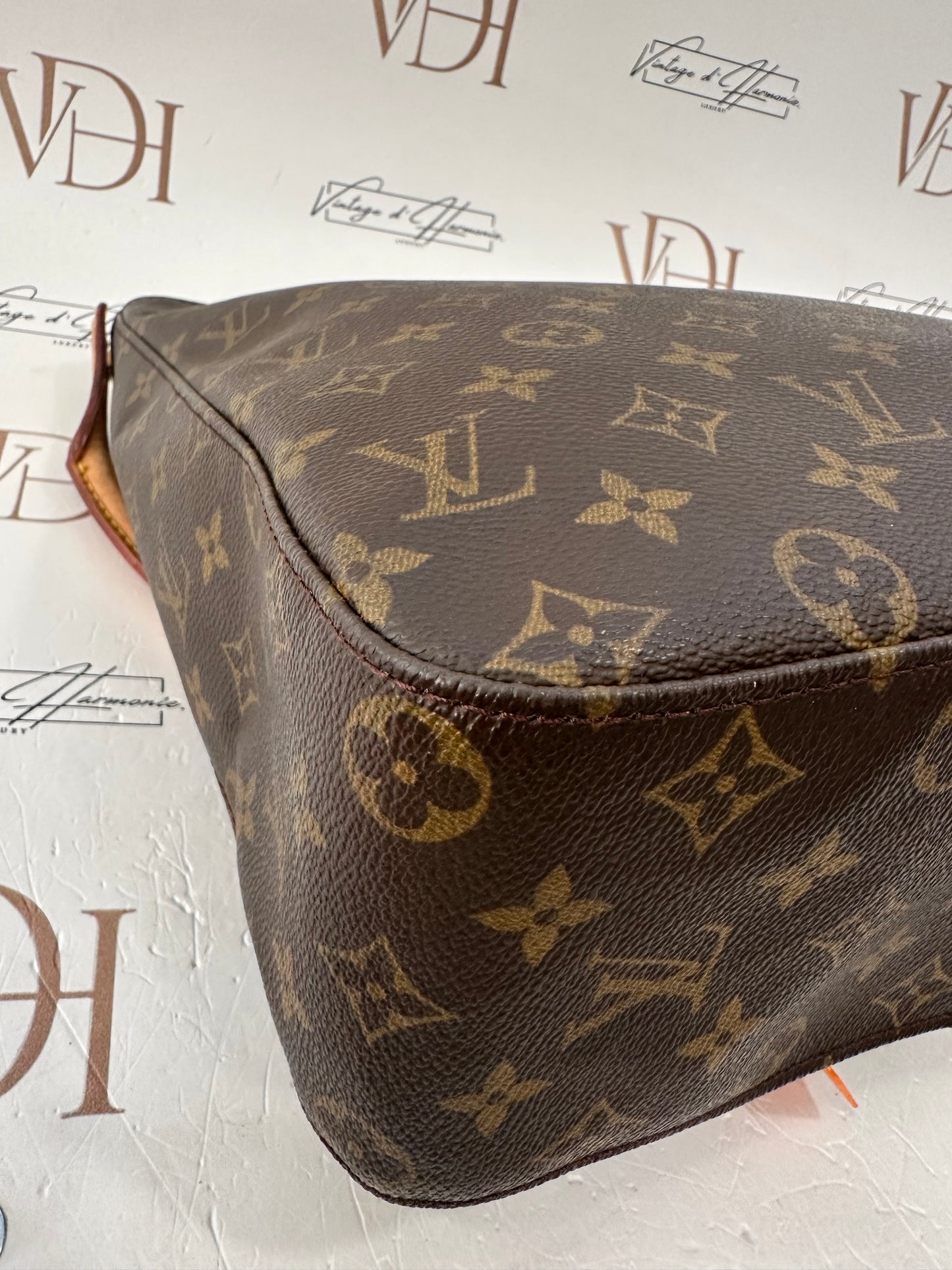 017798 - Louis Vuitton Looping GM