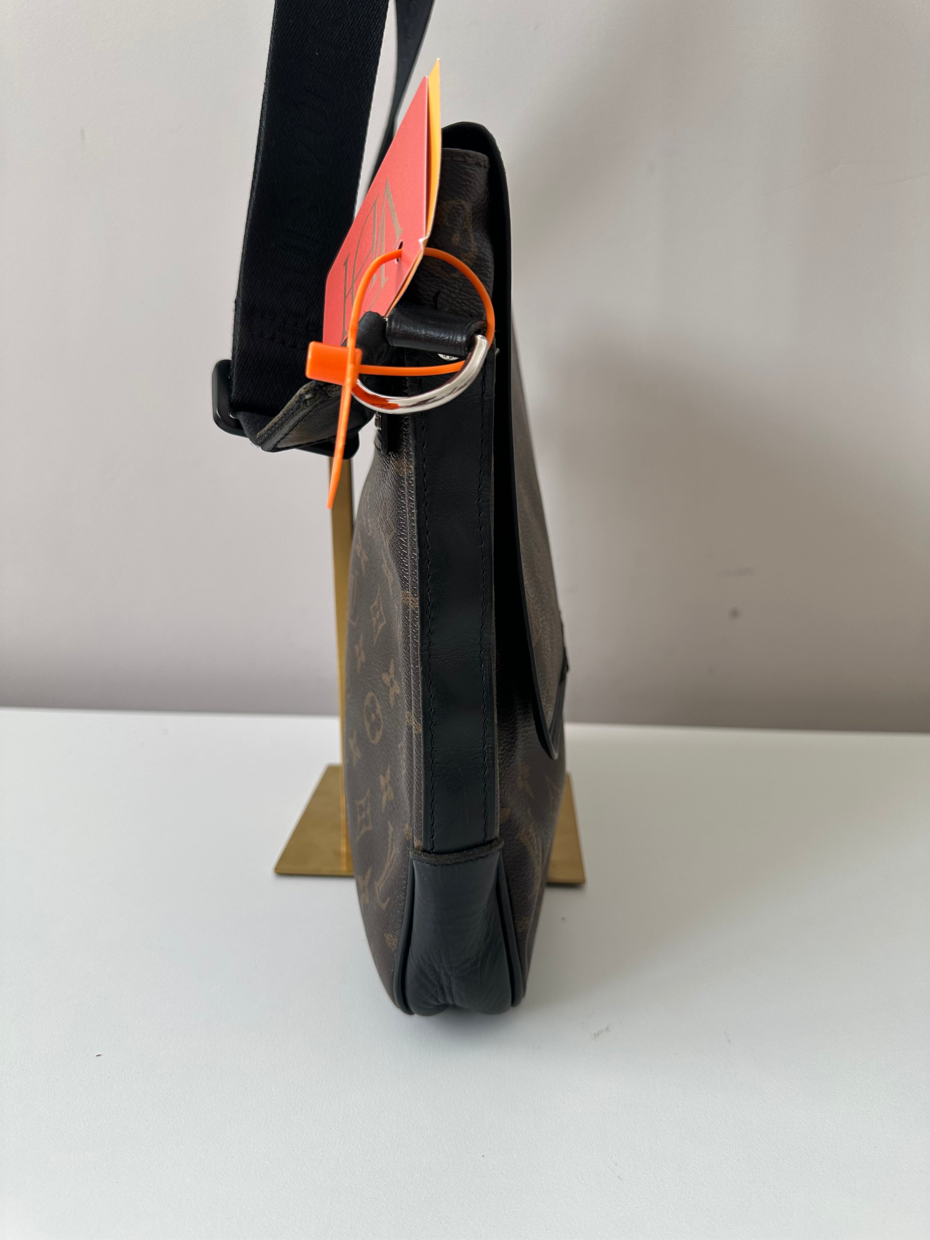 Louis Vuitton Macassar Bus MM