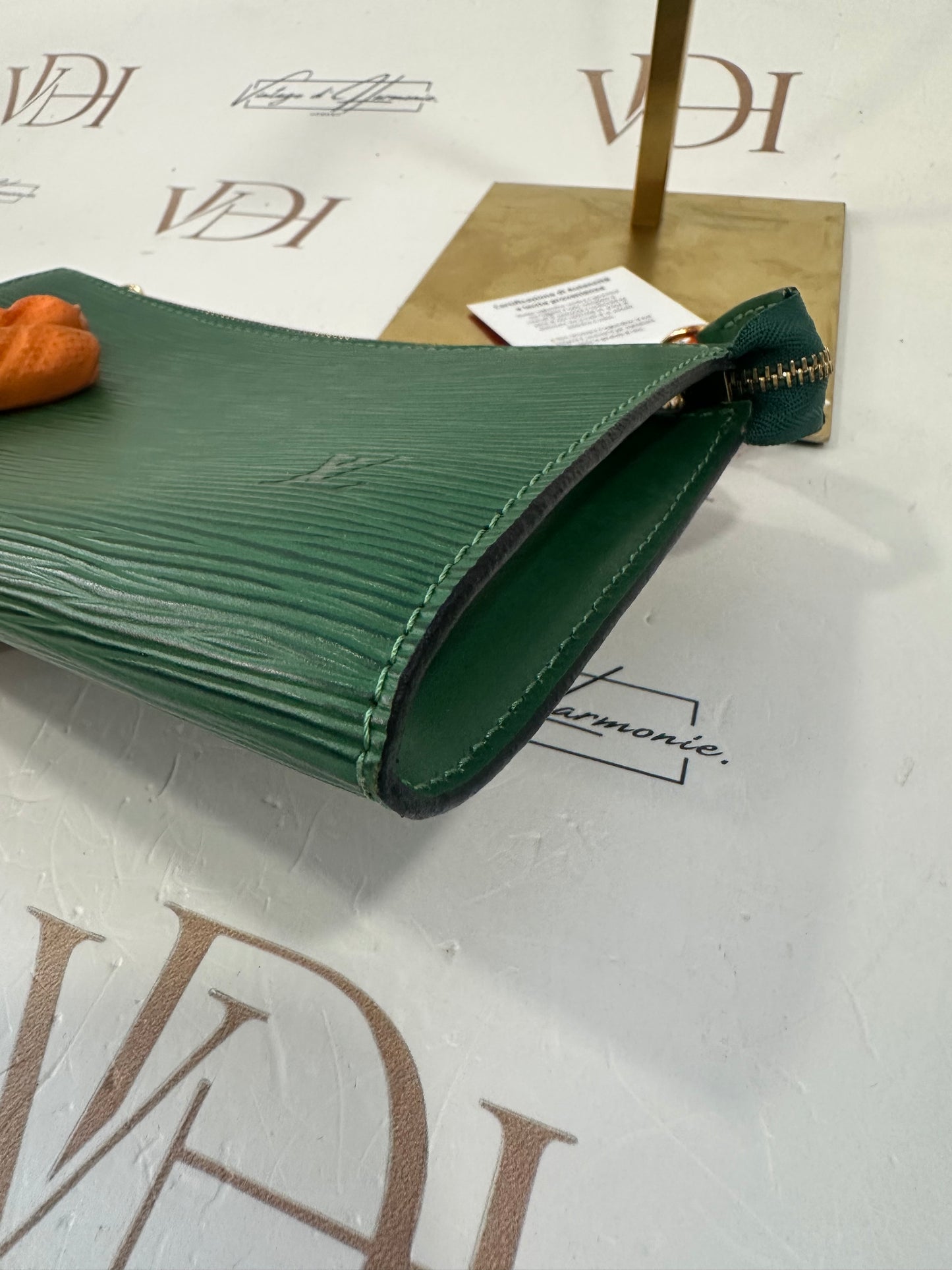 017928 - Louis Vuitton Green Pochette