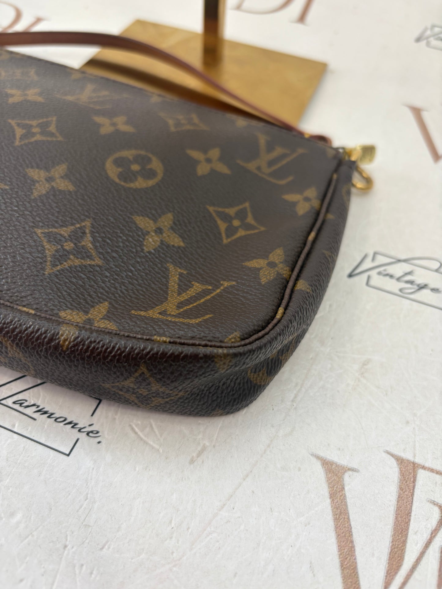 018635 - Louis Vuitton Pochette Accessoires