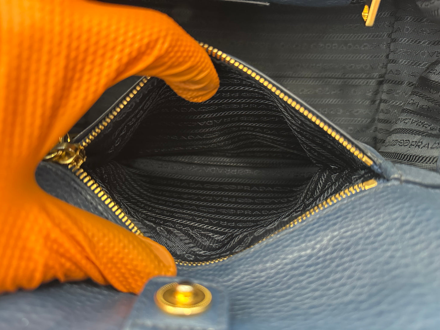383518 - Prada Blue