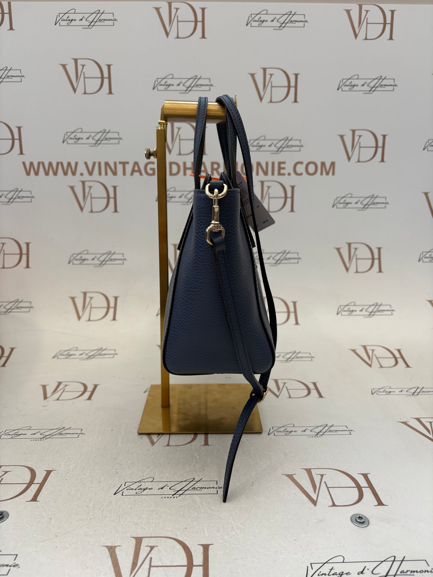 384287 - Gucci Swing