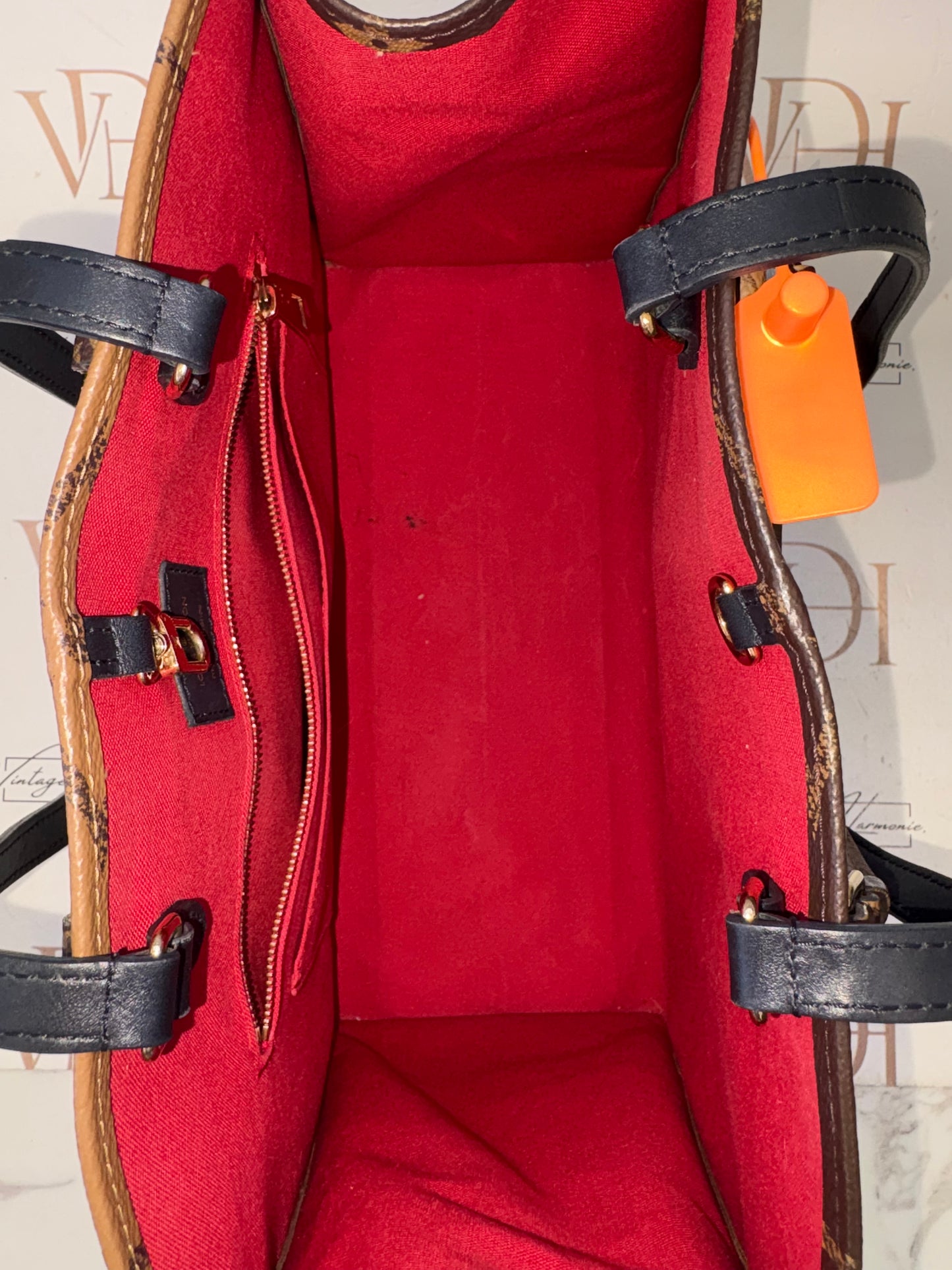 384166 - LV on The go