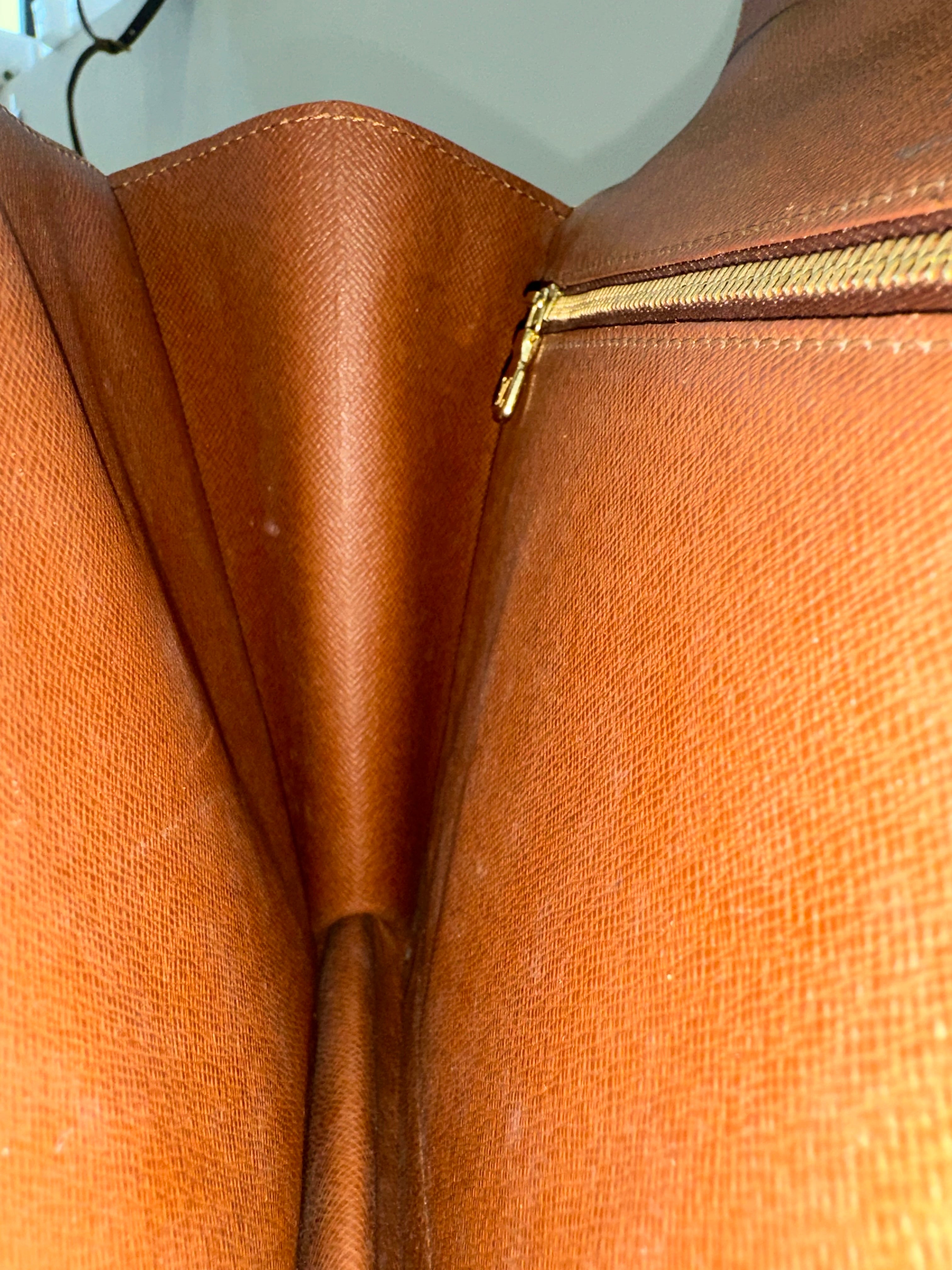 Louis Vuitton Monceau 28