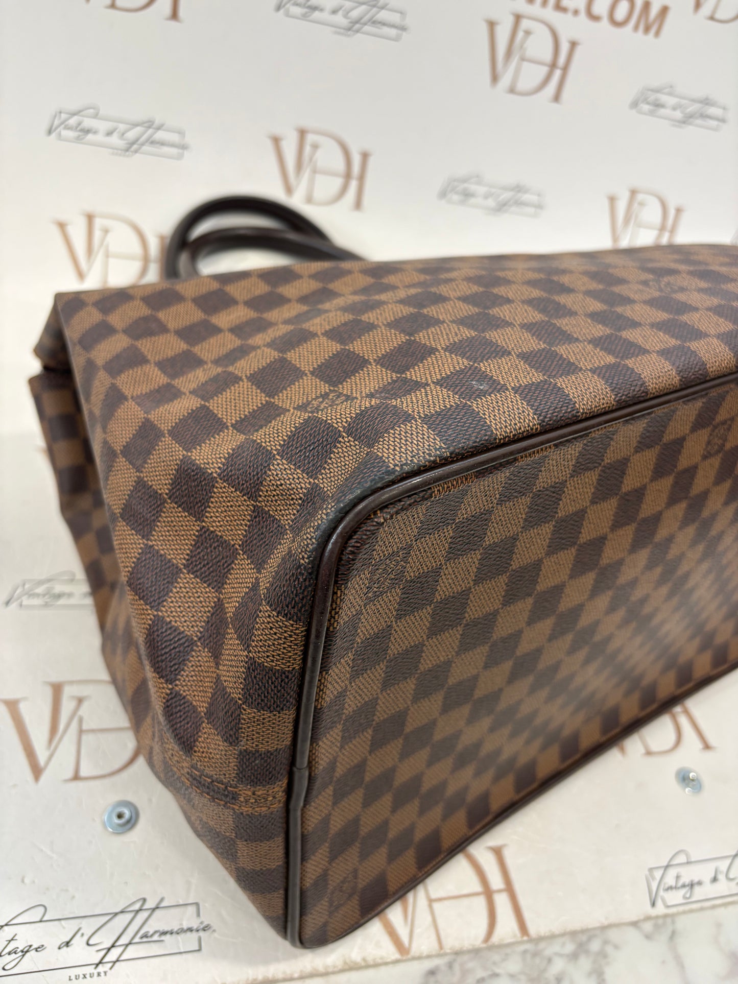 018548 - Louis Vuitton Damier Greenwich