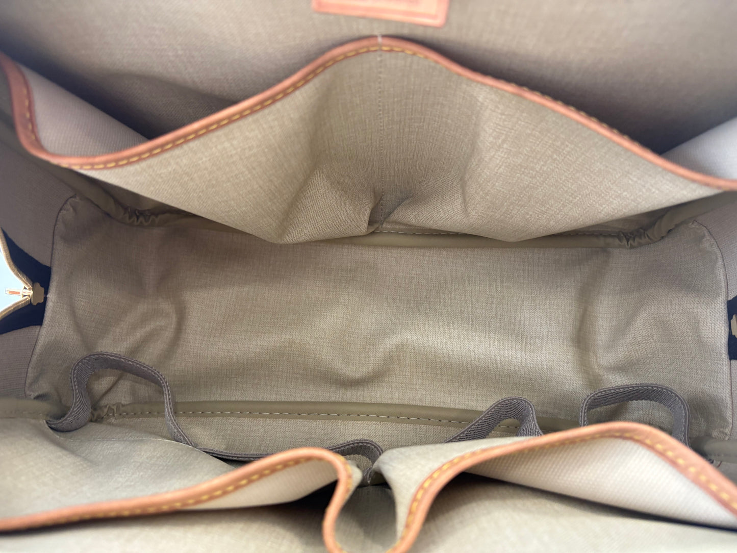 018748 - Louis Vuitton Deauville