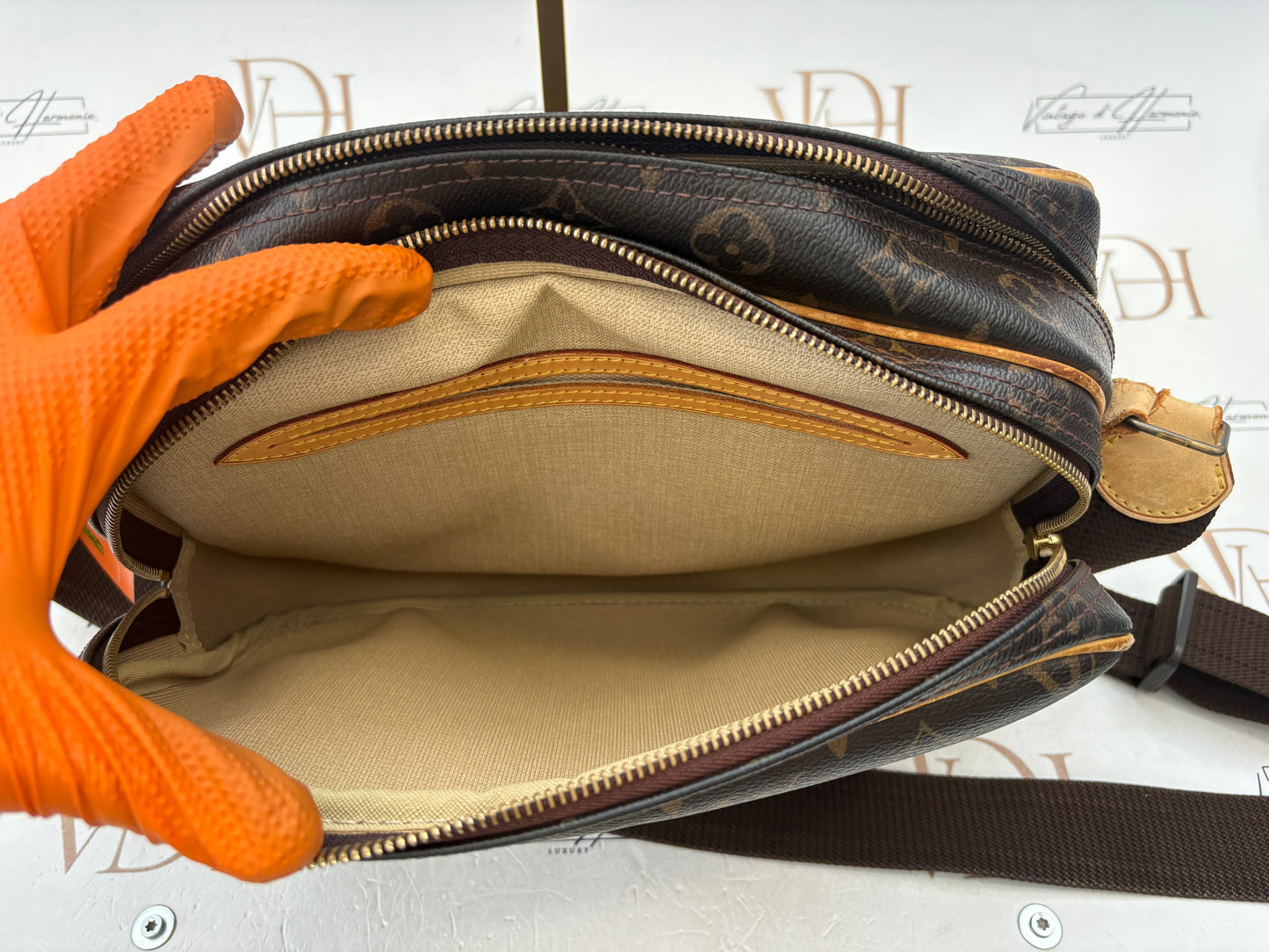 018692 - Louis Vuitton Reporter PM