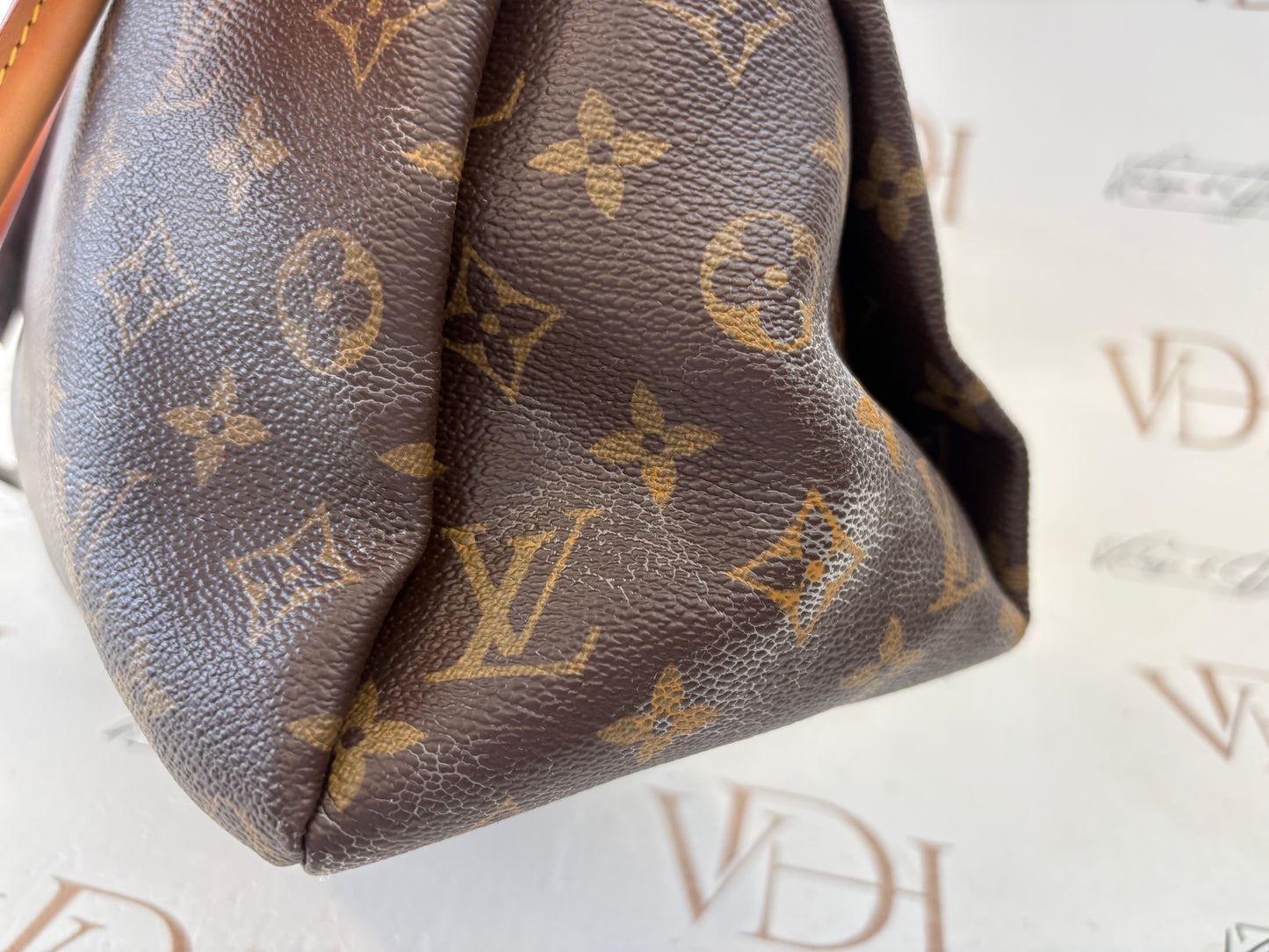201112 - Louis Vuitton Pallas