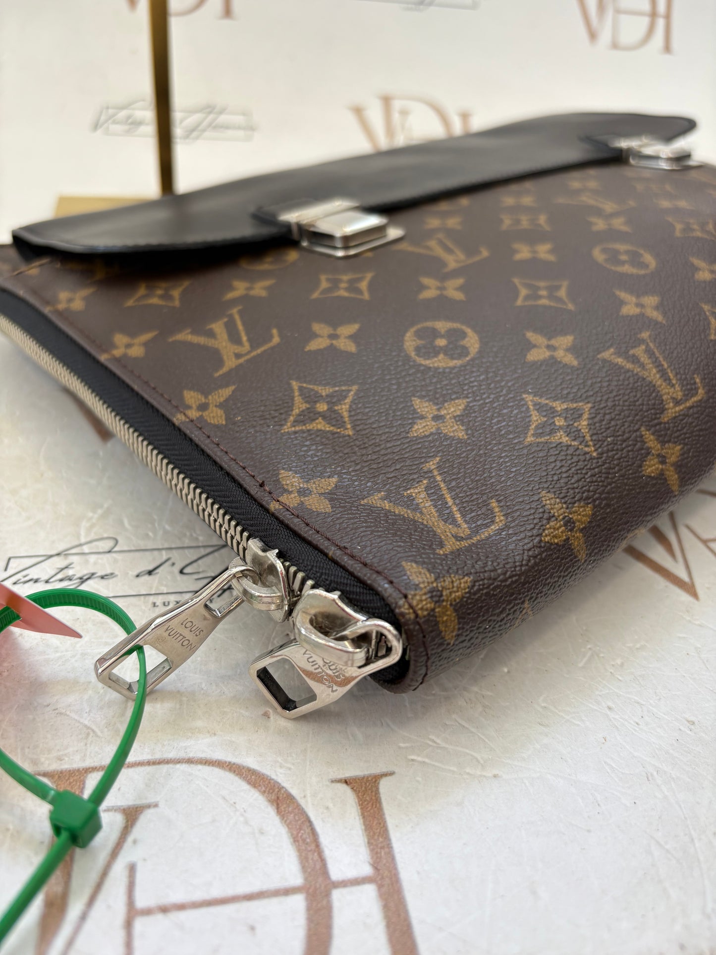 017153 - Louis Vuitton Macassar