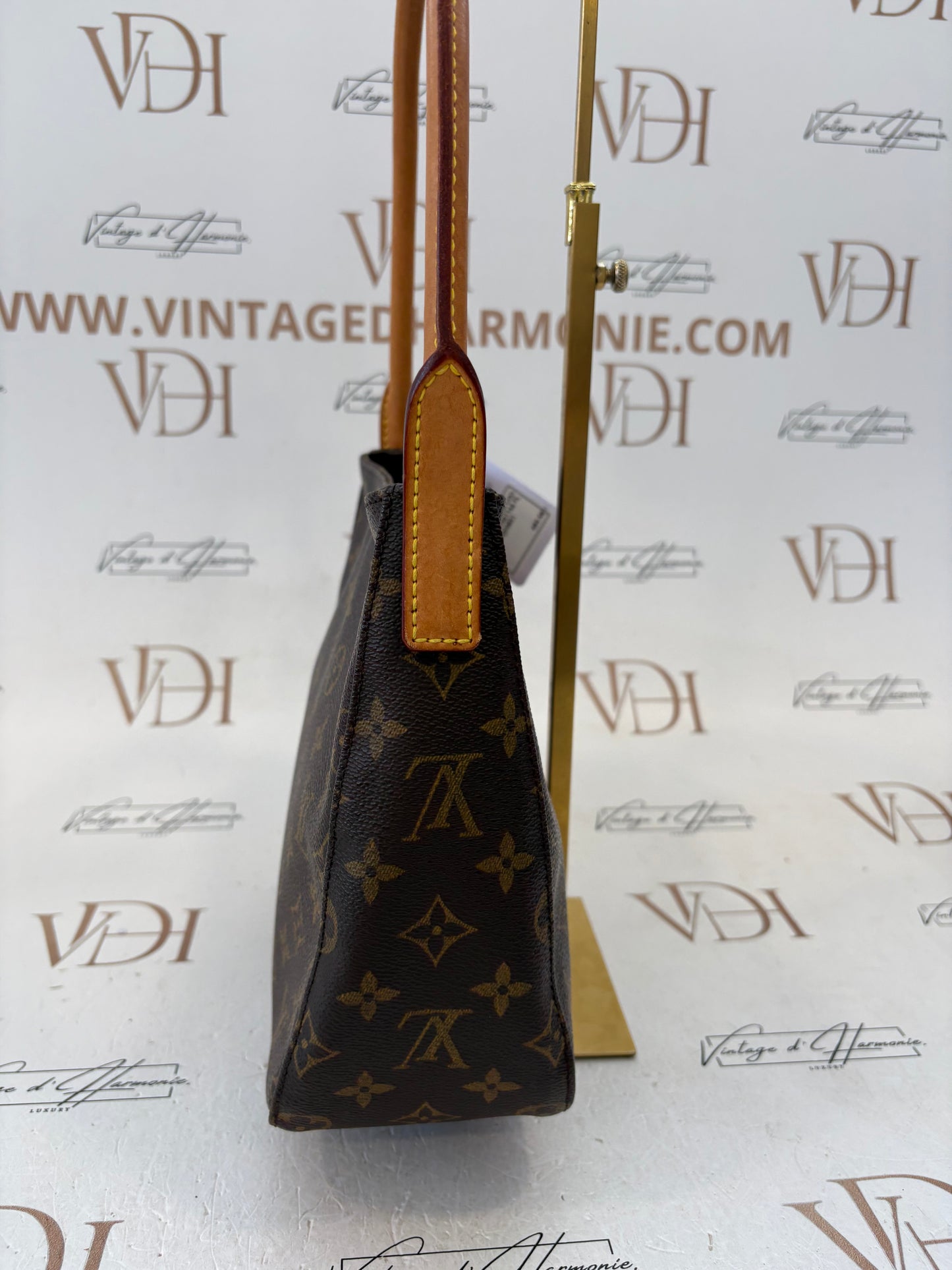 018320 - Louis Vuitton Looping MM