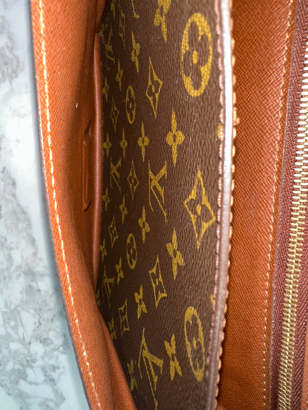 Louis Vuitton Monceau 28