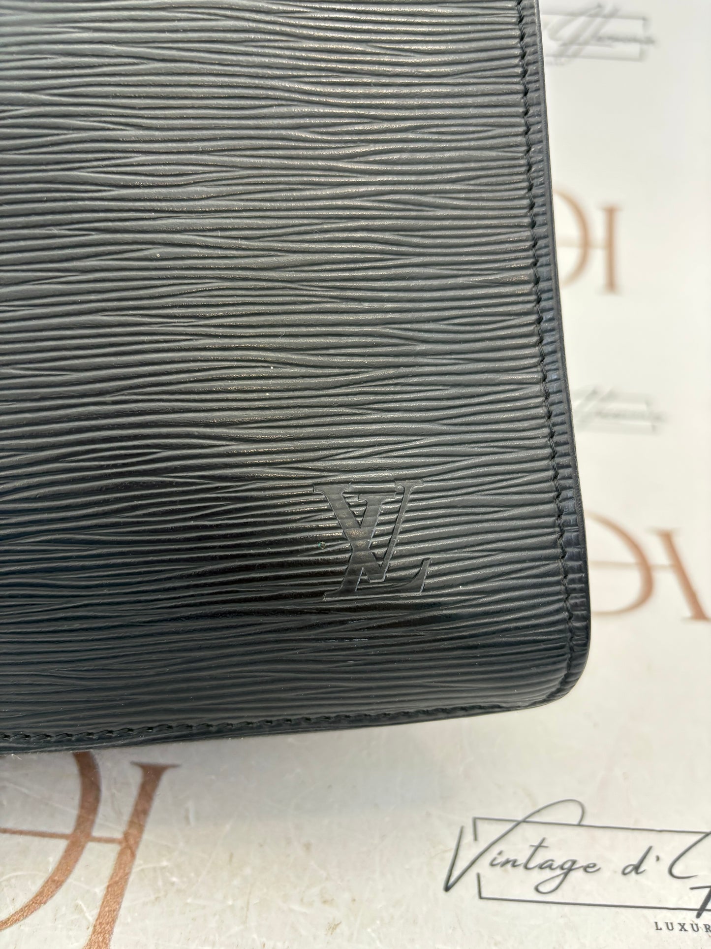017121 - Louis Vuitton Conseiller