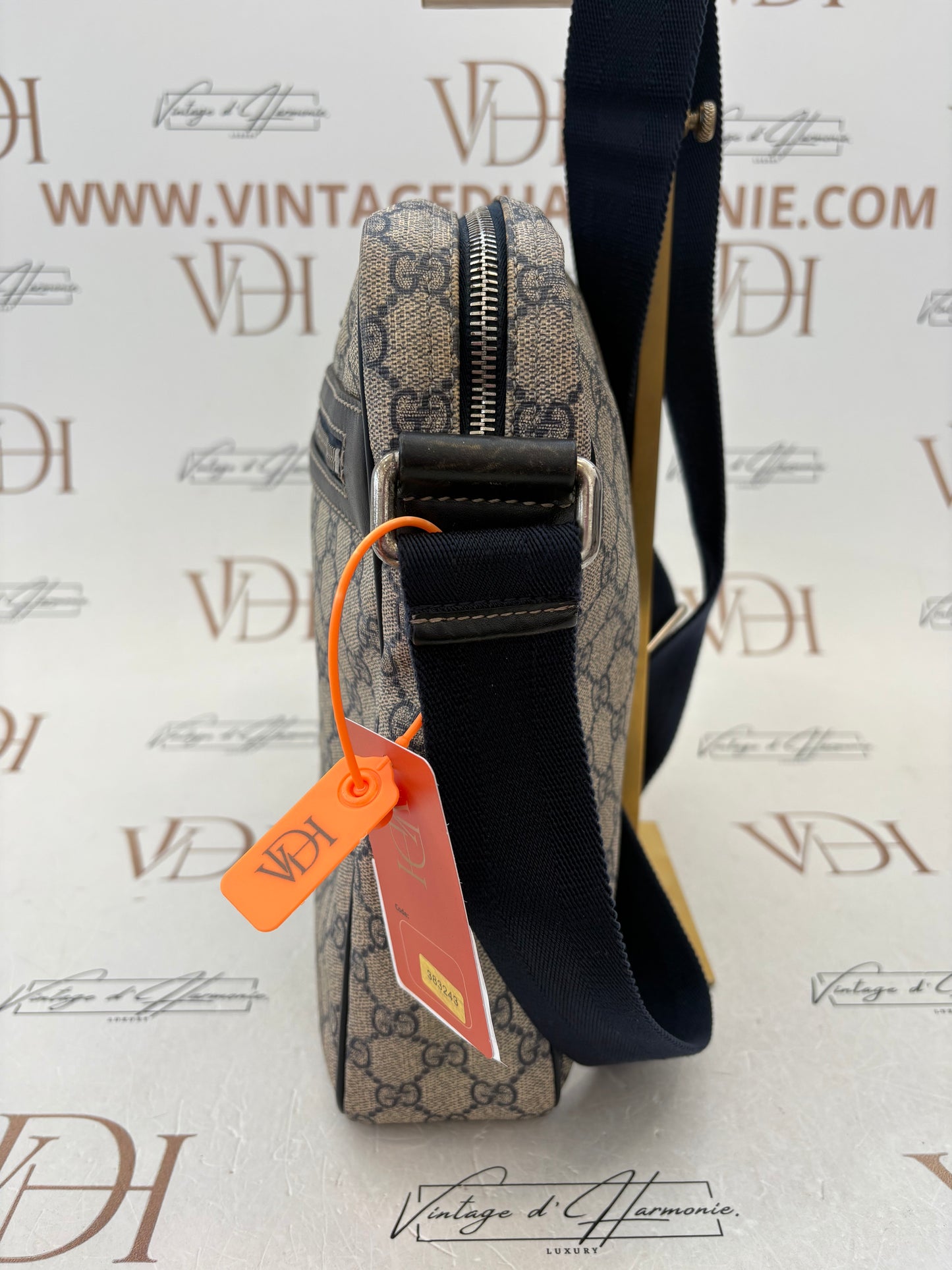383243 - Gucci GG Supreme
