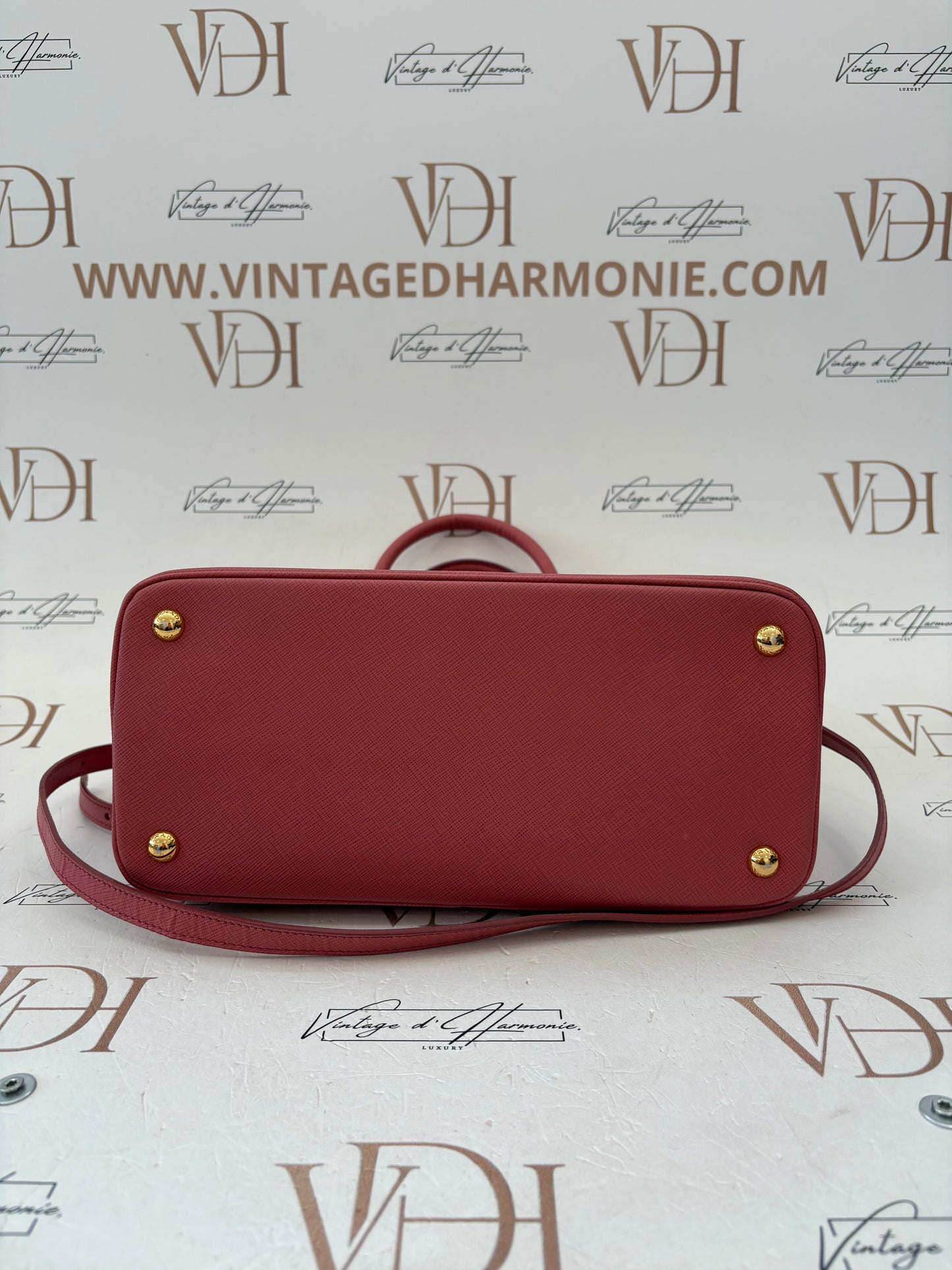 383671 - Prada Promenade