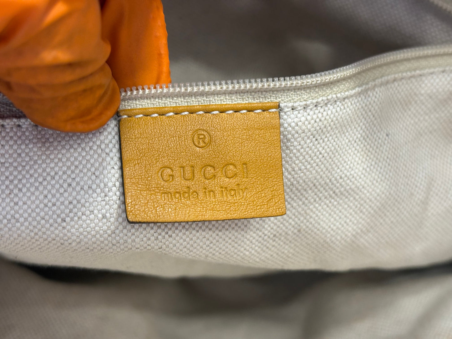 200935 - Gucci Sukey