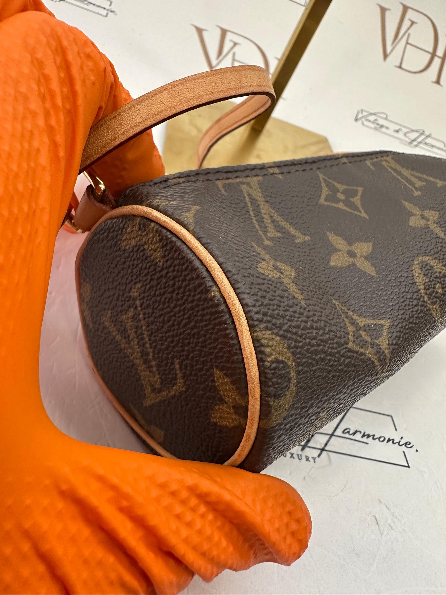 016885 - Louis Vuitton Papillon Pouch