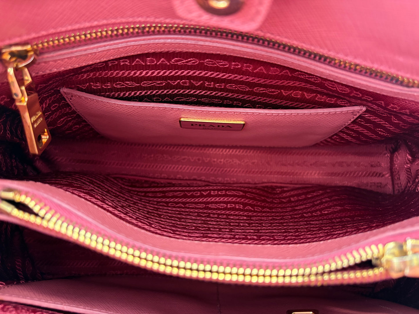 383671 - Prada Promenade