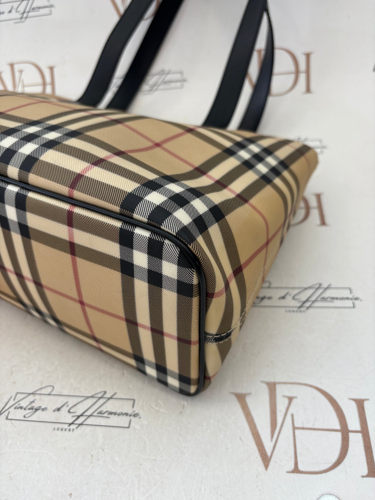 018079 - Burberry Beige