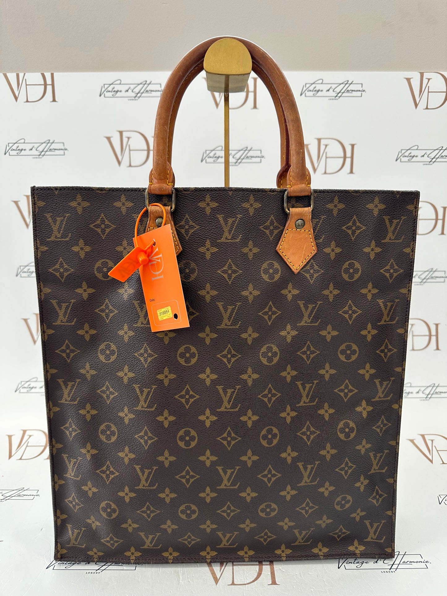 016884 - Louis Vuitton Sac Plat