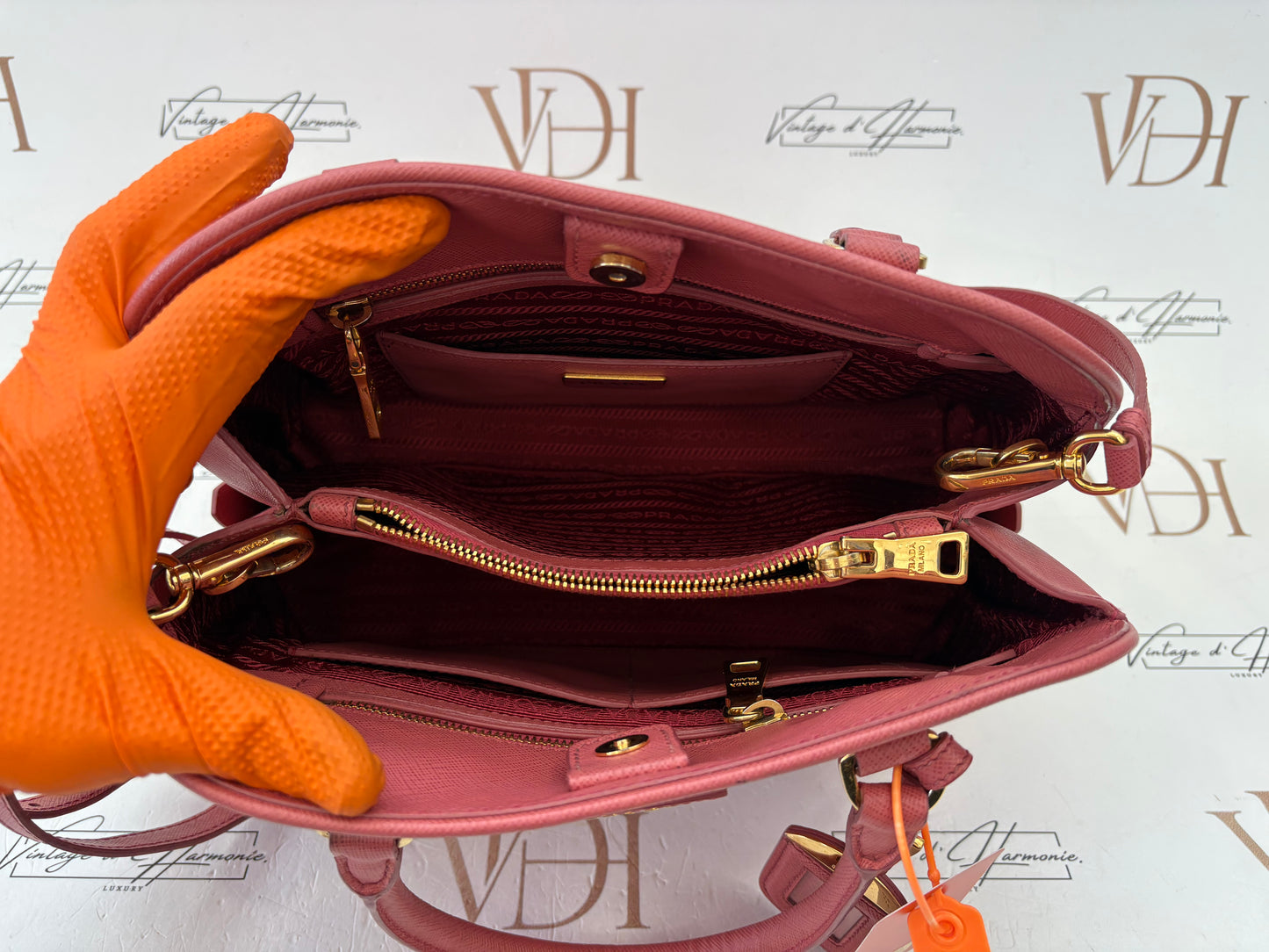 383671 - Prada Promenade