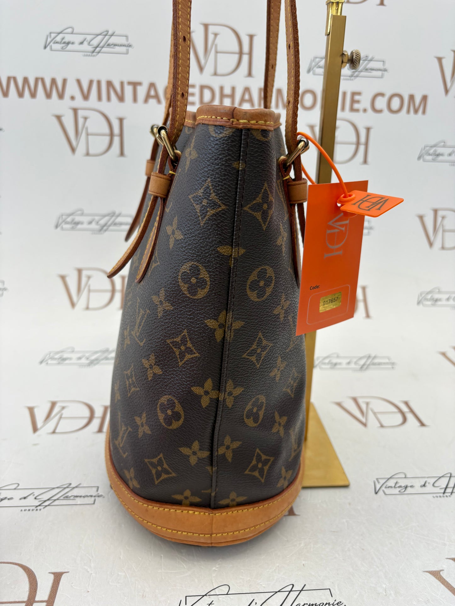 017657 - Louis Vuitton Bucket PM