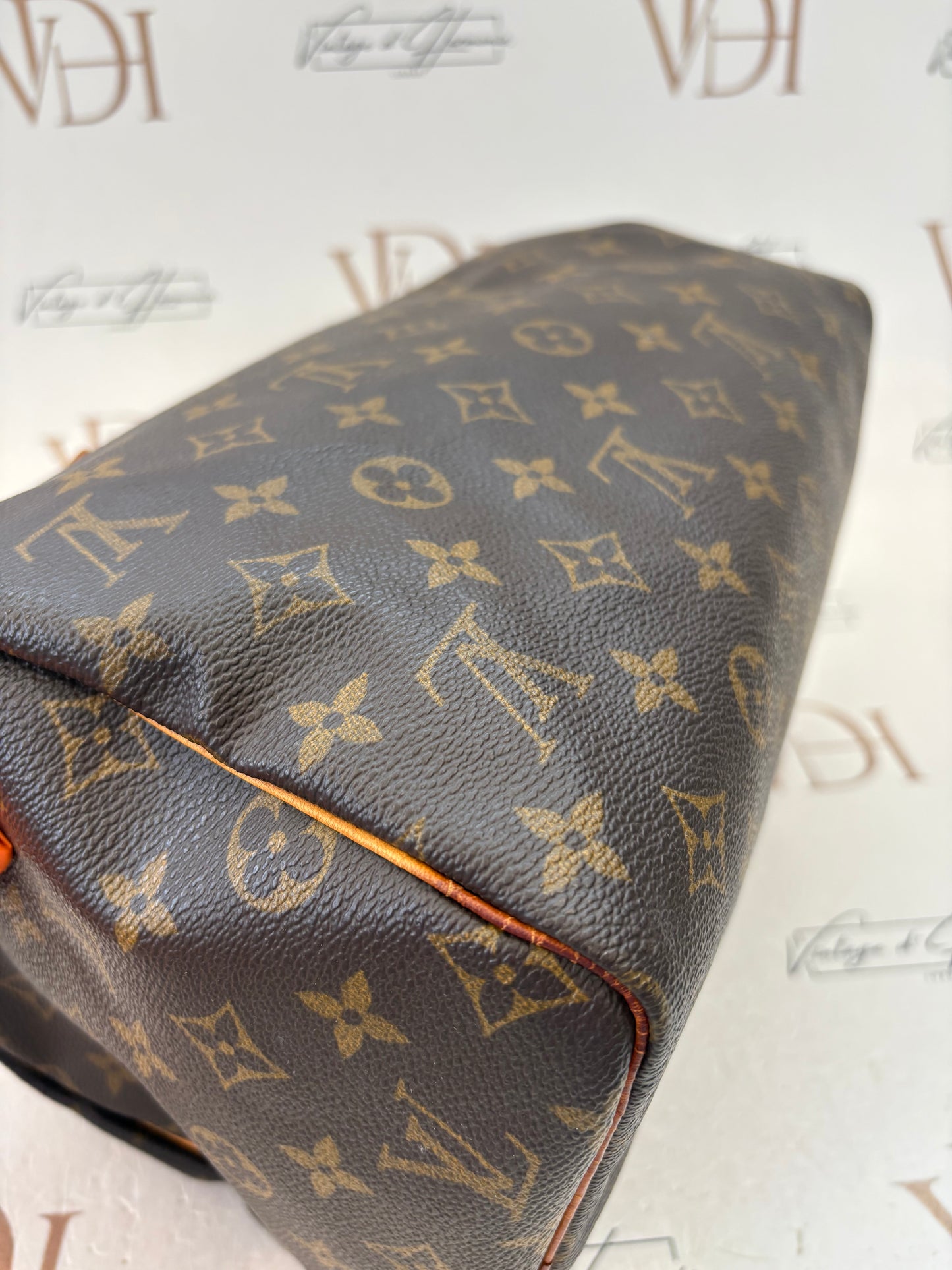 0188677 - Louis Vuitton Speedy 30