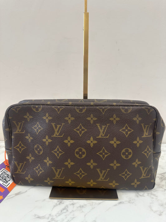 Louis Vuitton Trousse Toilette 28
