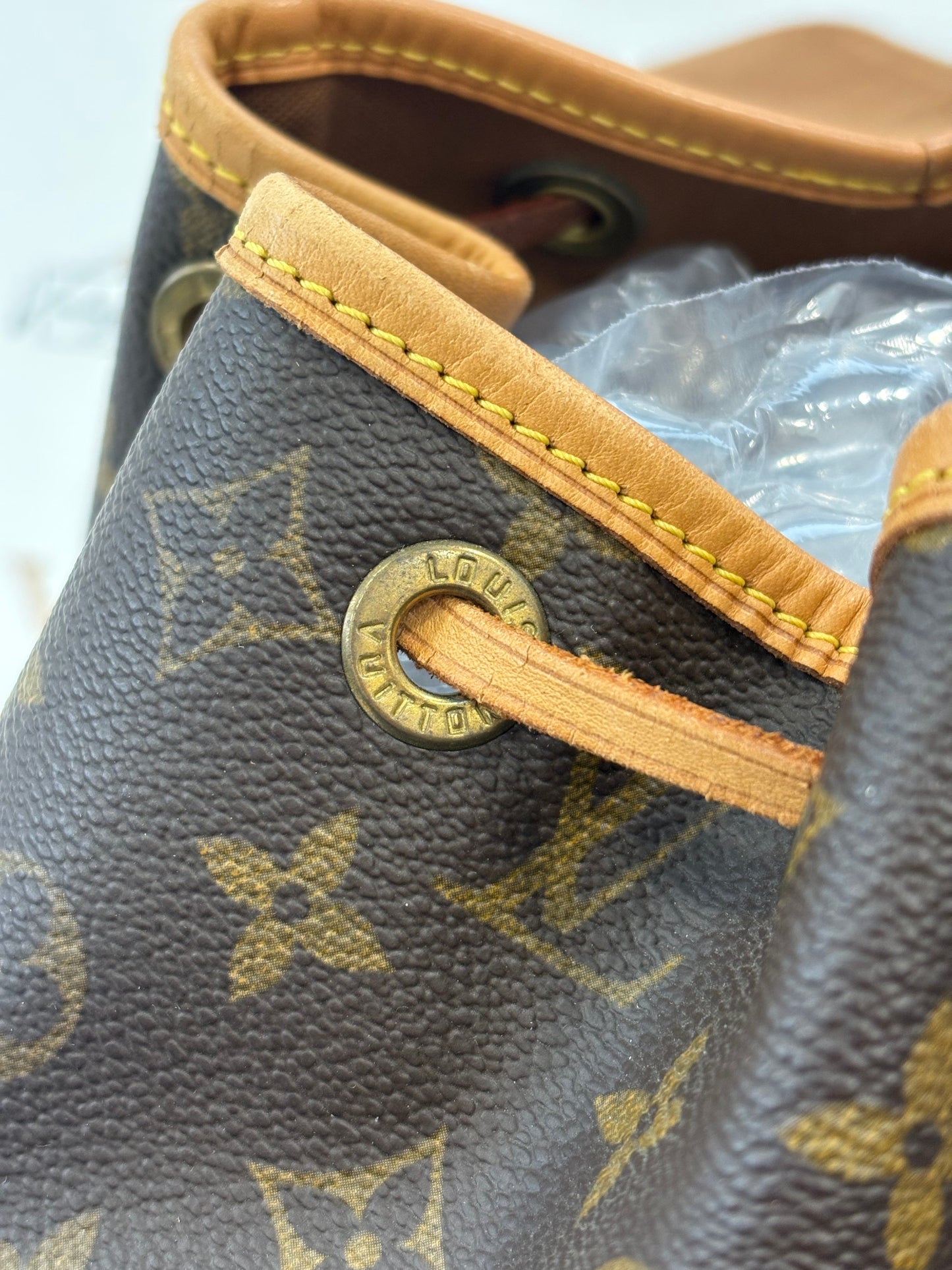 018531 - Louis Vuitton Montsouris MM