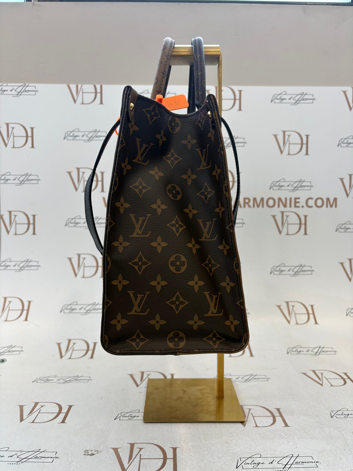 384166 - LV on The go