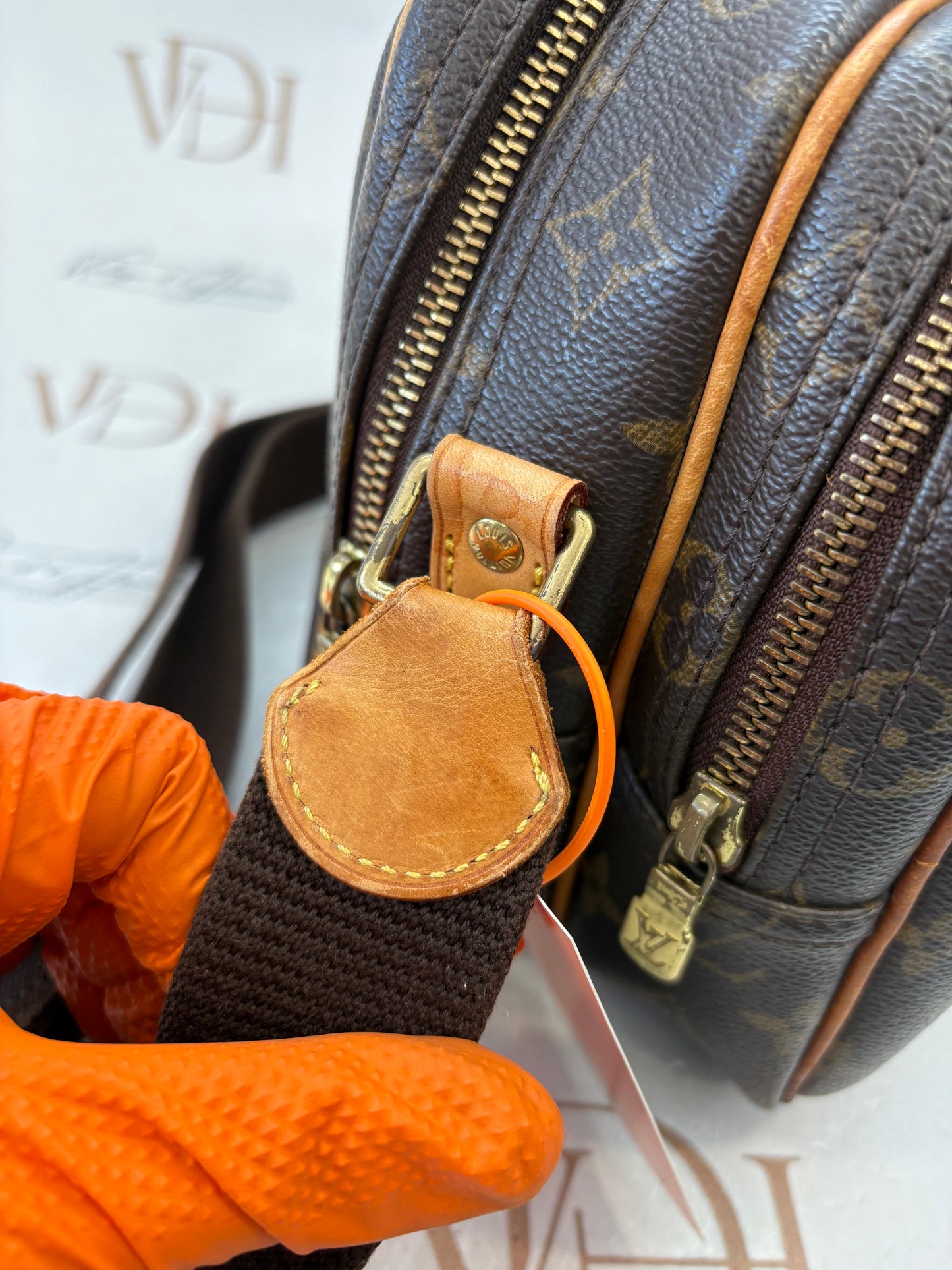 018947 - Louis Vuitton Reporter PM