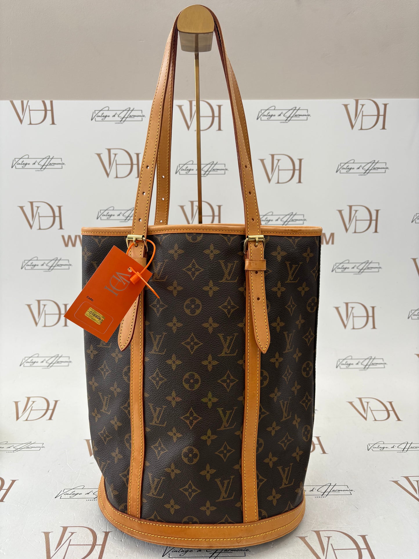 018906 - Louis Vuitton Bucket GM