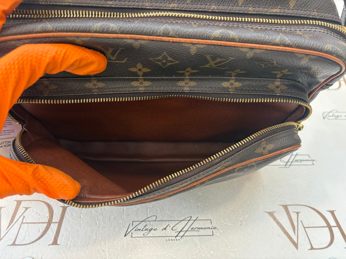 018525 - Louis Vuitton Nile